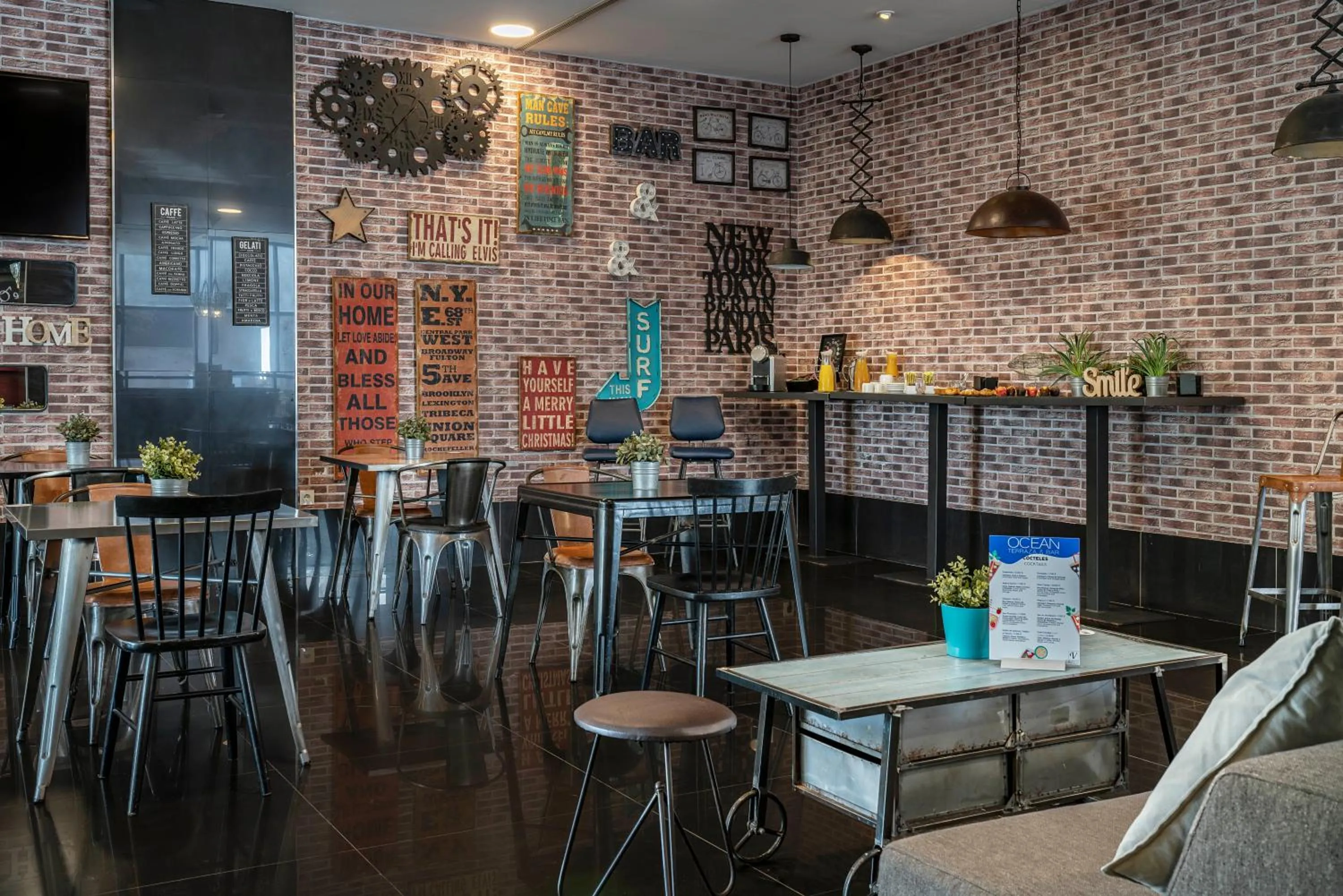 Lounge or bar in Vincci Málaga