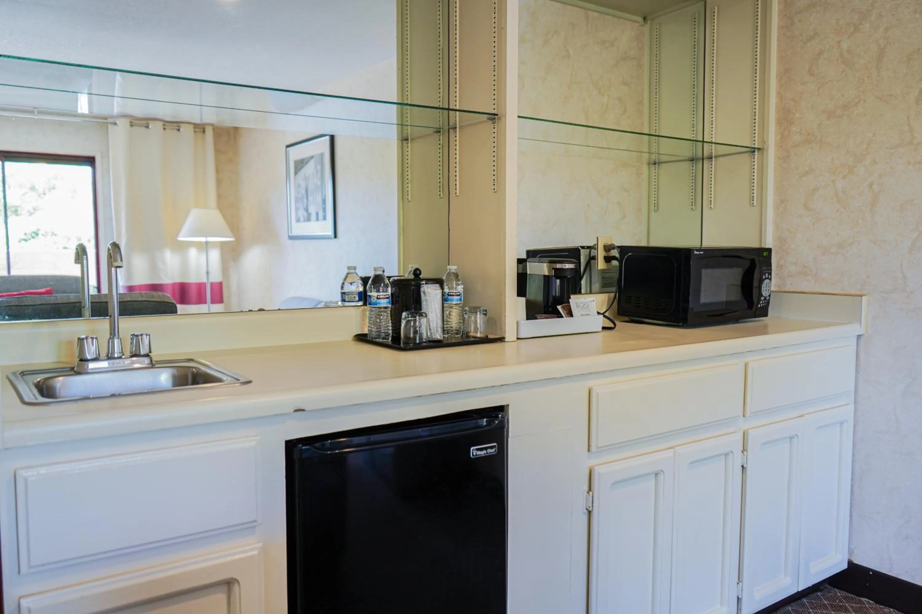 Coffee/tea facilities in La Hacienda San Jose Silicon Valley