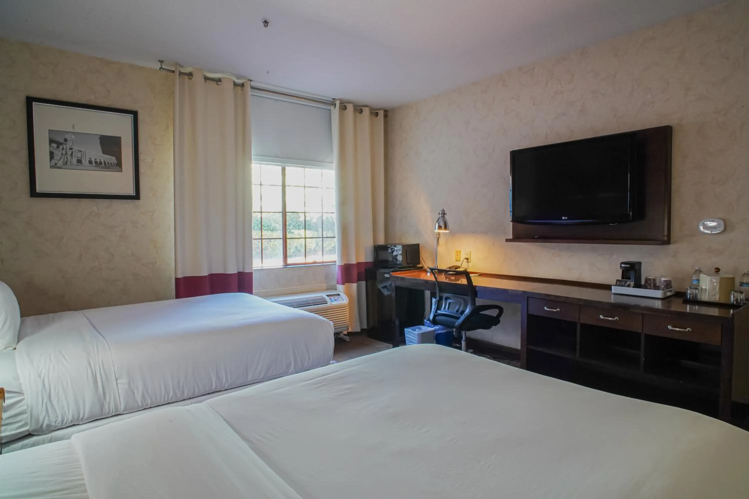 Bed in La Hacienda San Jose Silicon Valley