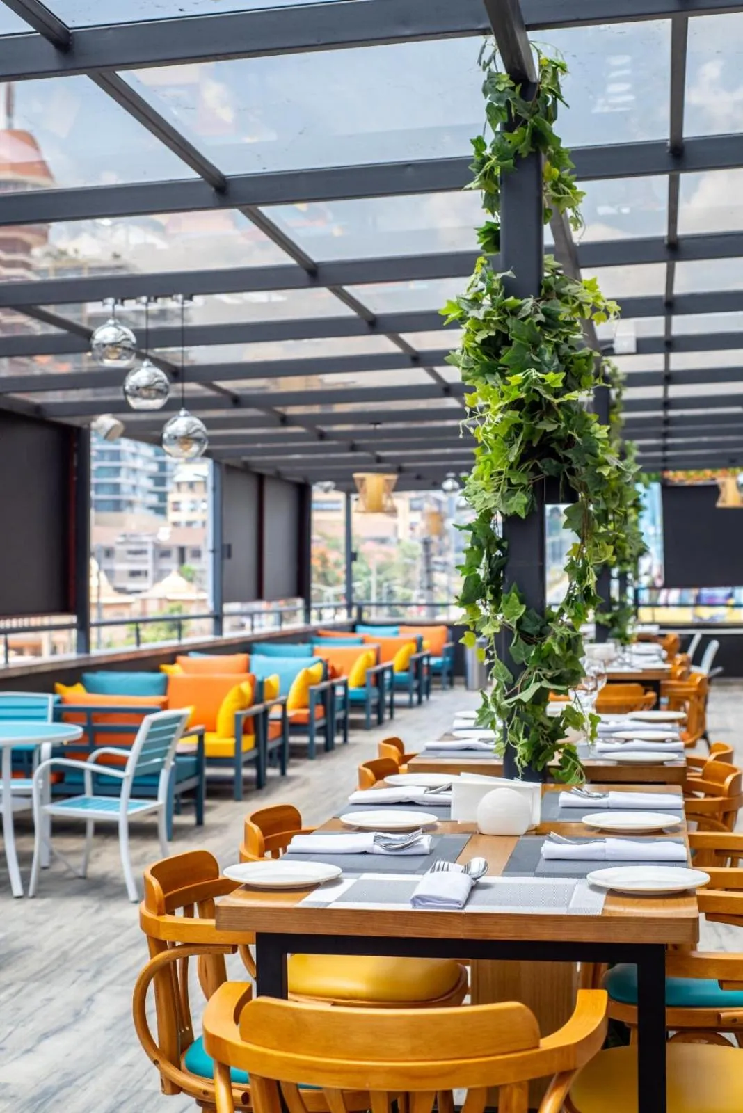 Restaurant/places to eat in Kingfisher Nest Hotel Suites- Westlands, Near Sarit Center