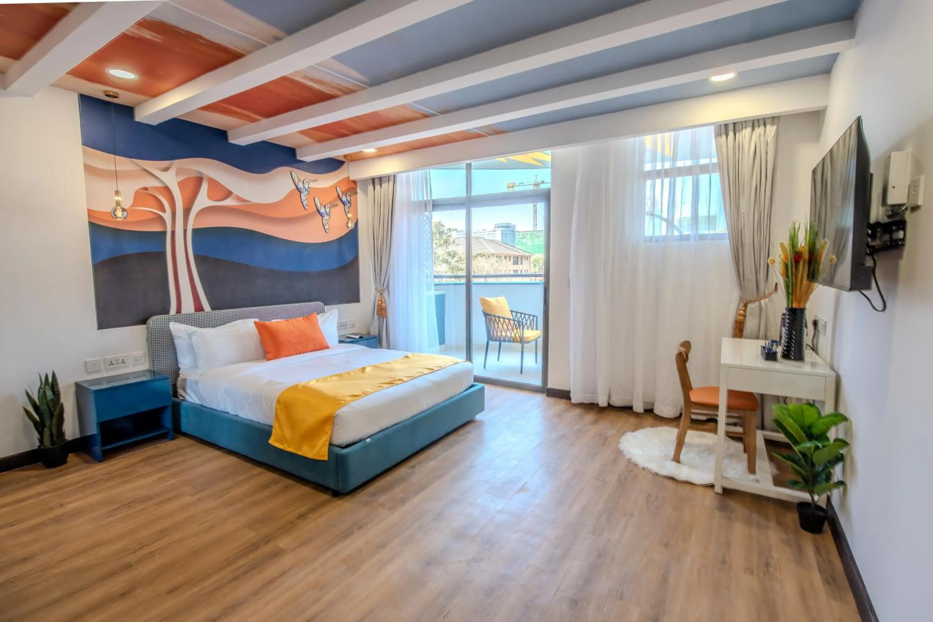 Photo of the whole room, Bed in Kingfisher Nest Hotel Suites- Westlands, Near Sarit Center