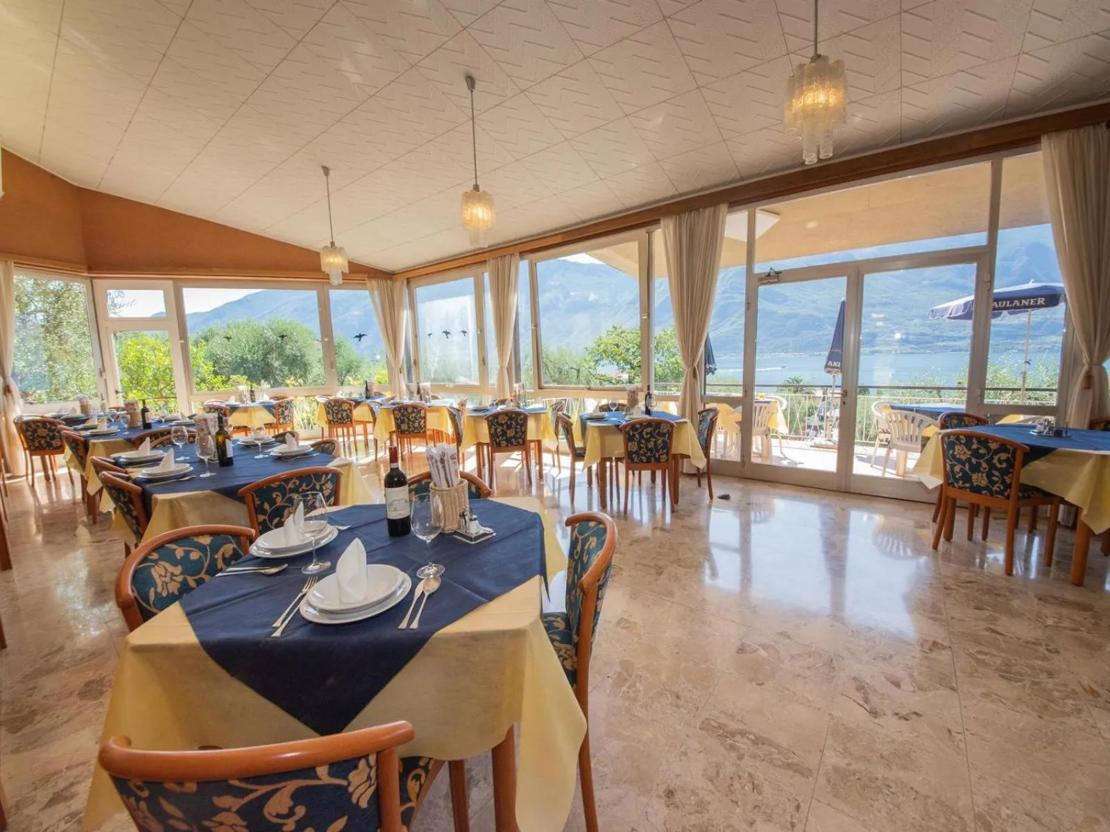 Restaurant/places to eat in Hotel Garden NEW MANAGEMENT