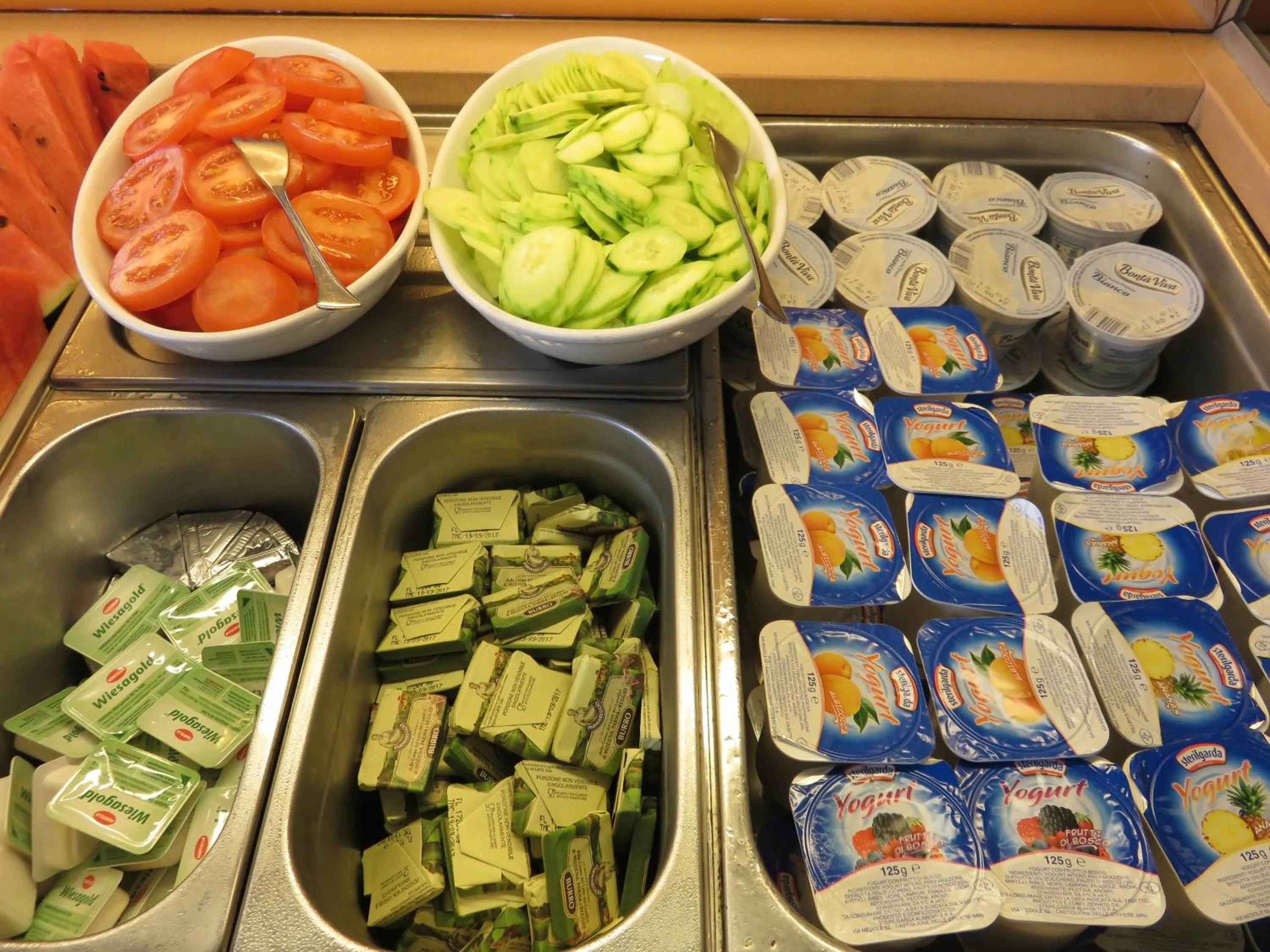 Buffet breakfast in Hotel Garden