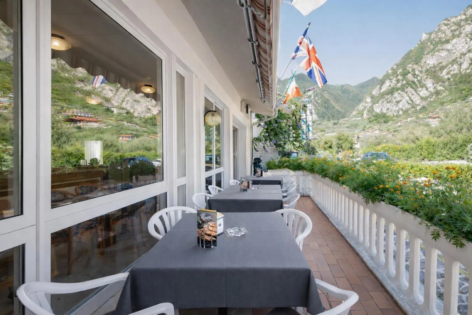 Lounge or bar in Hotel Garden NEW MANAGEMENT