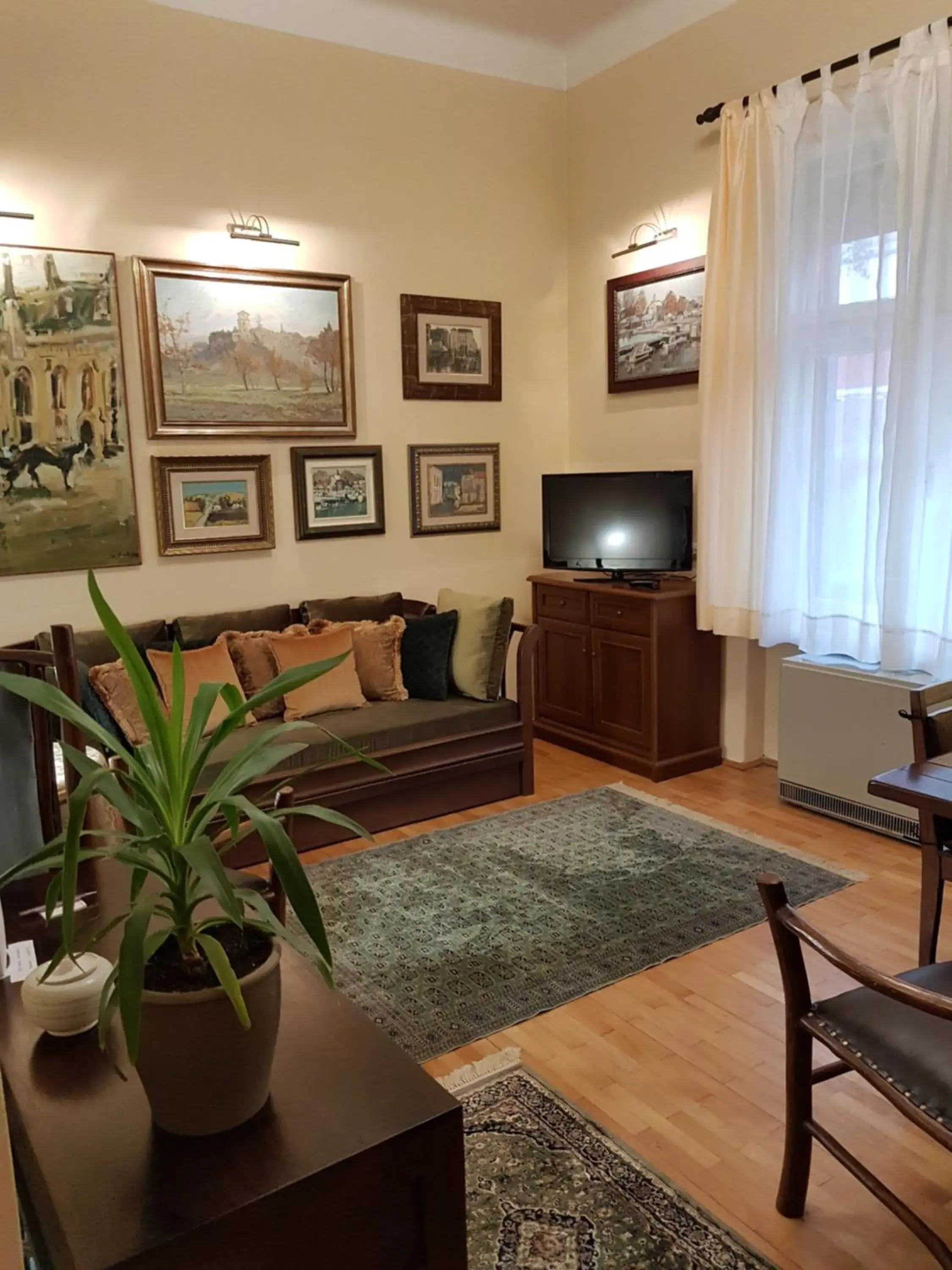 Classic Style Apartment Classic Style Apartment