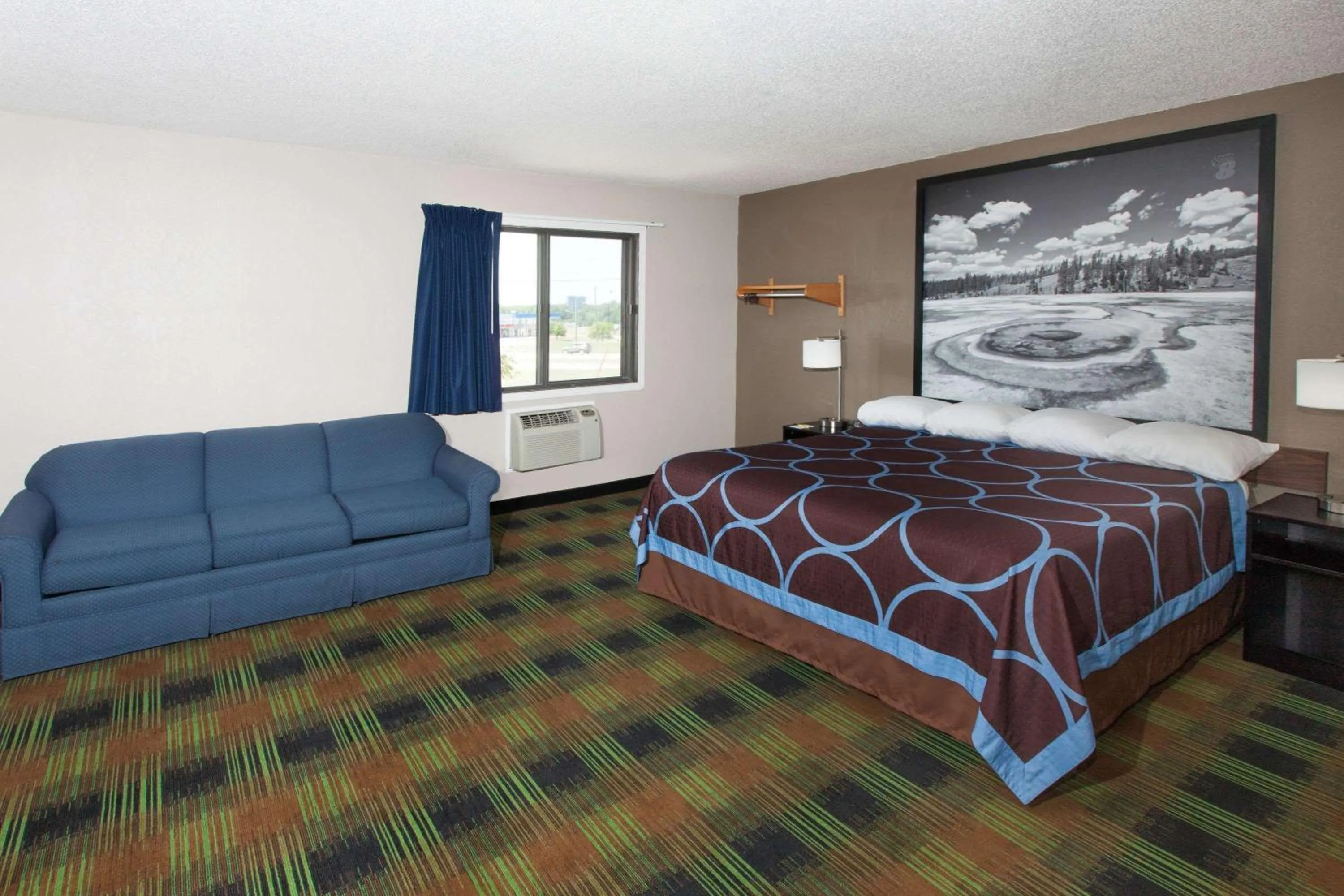 Photo of the whole room, Bed in Super 8 by Wyndham Keokuk