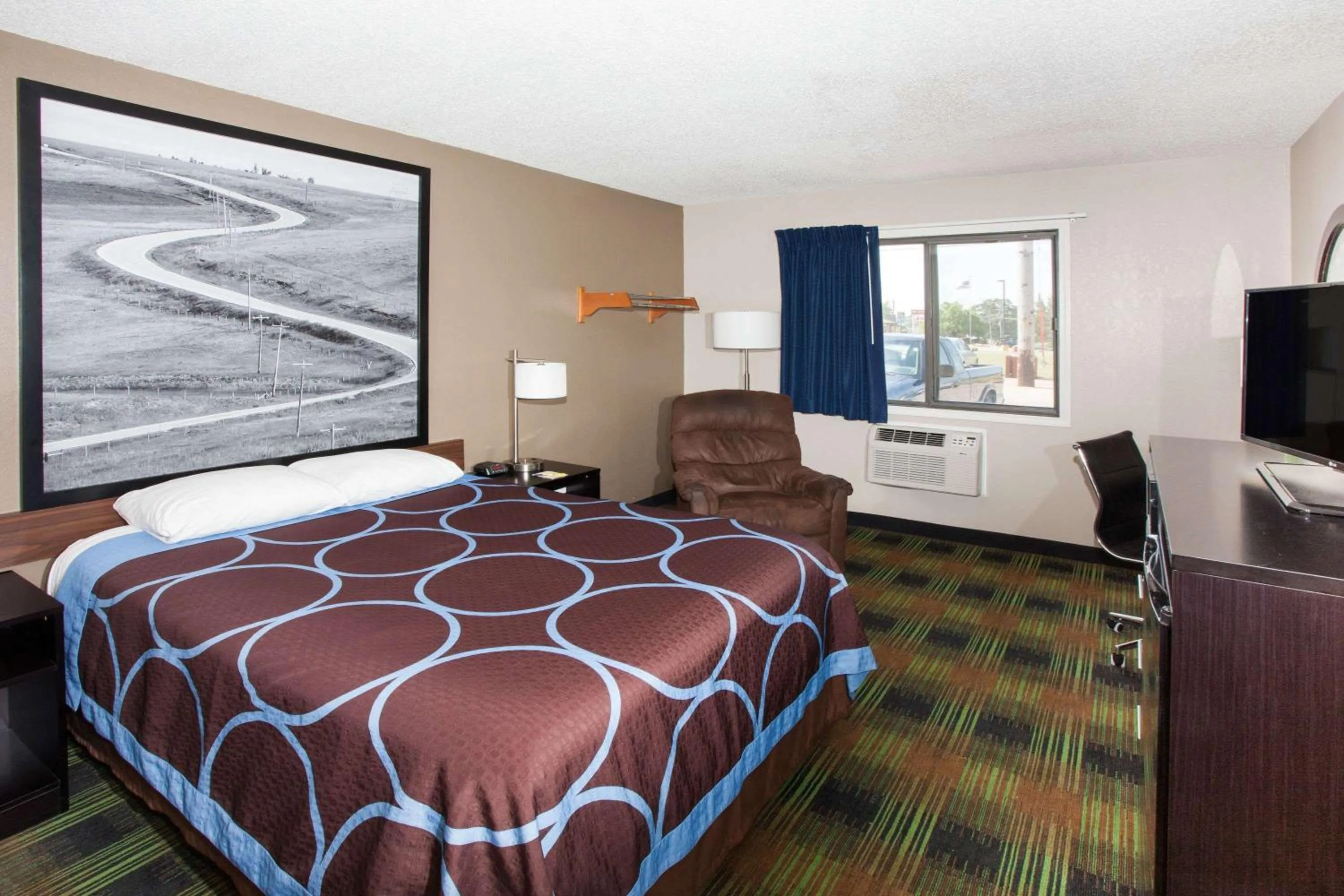 Photo of the whole room, Bed in Super 8 by Wyndham Keokuk