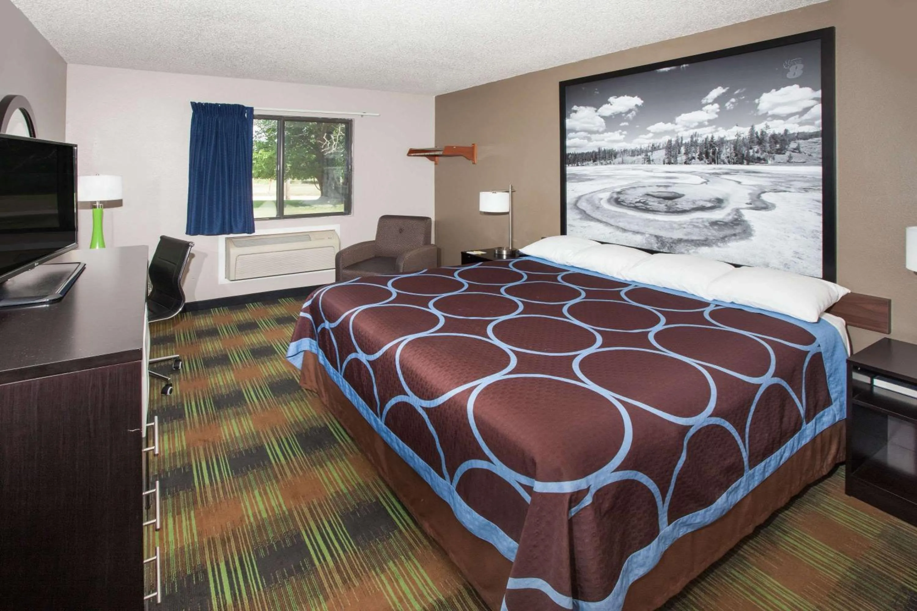 Photo of the whole room, Bed in Super 8 by Wyndham Keokuk
