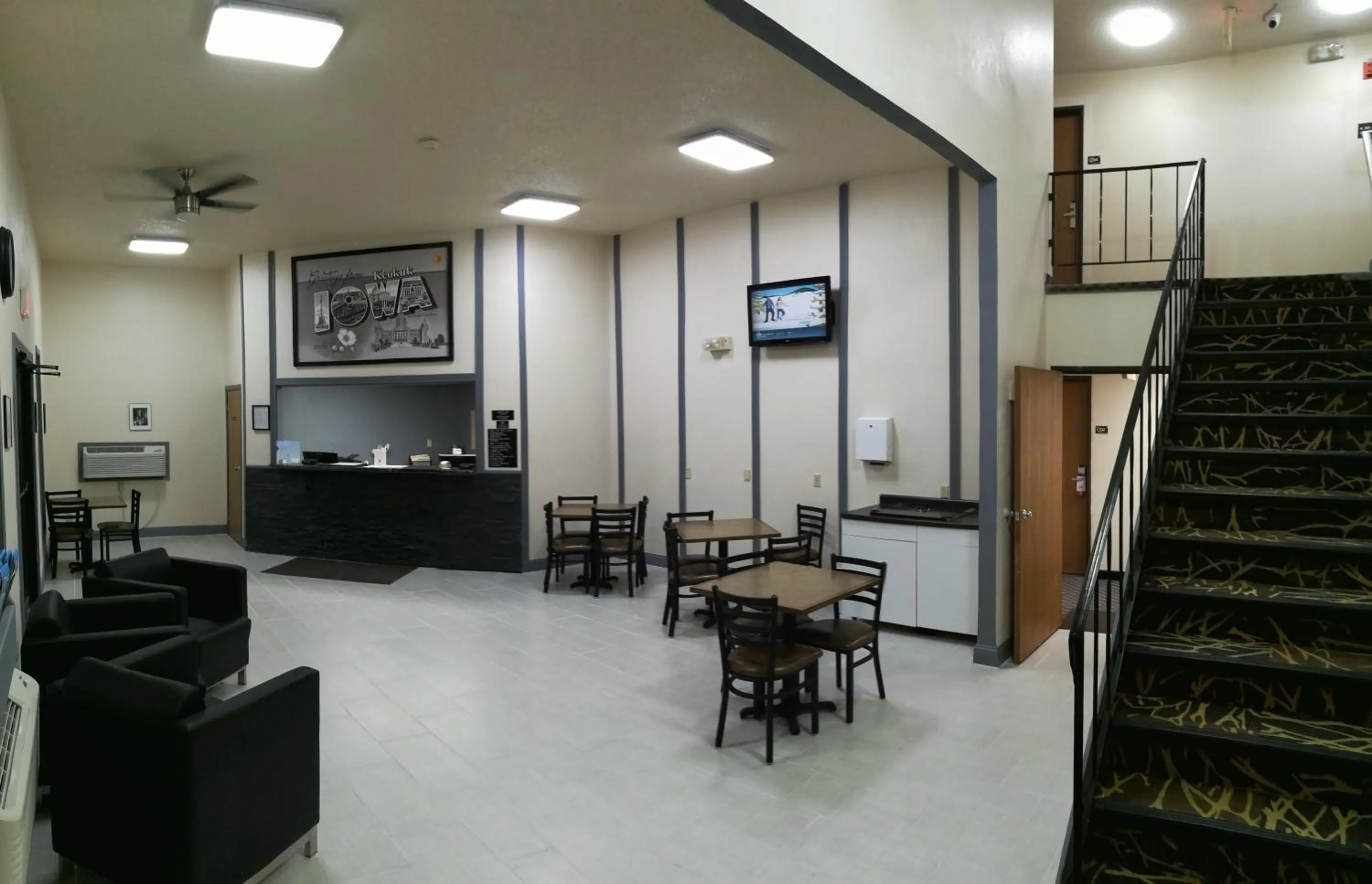 Lobby or reception in Super 8 by Wyndham Keokuk