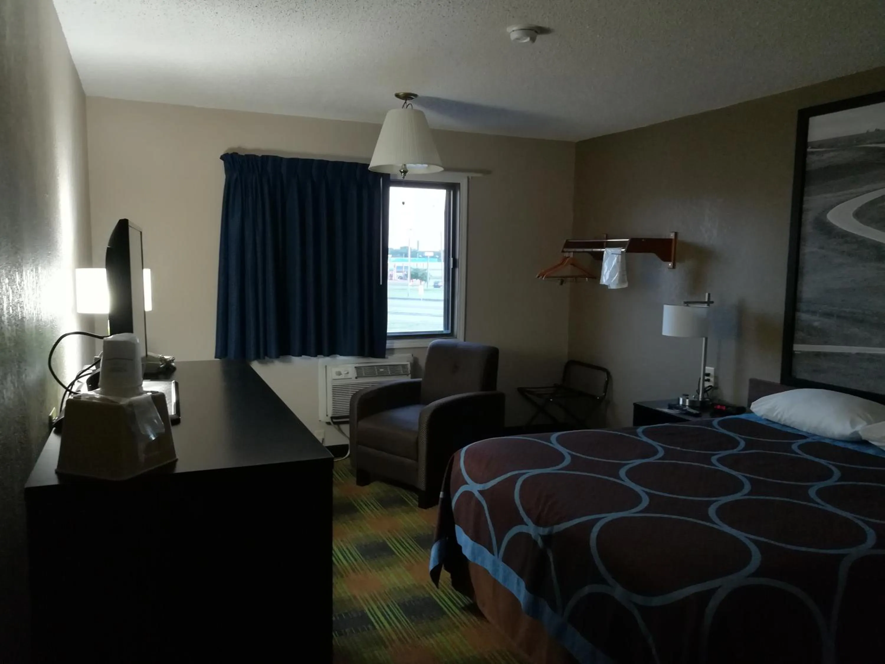 Photo of the whole room, Bed in Super 8 by Wyndham Keokuk