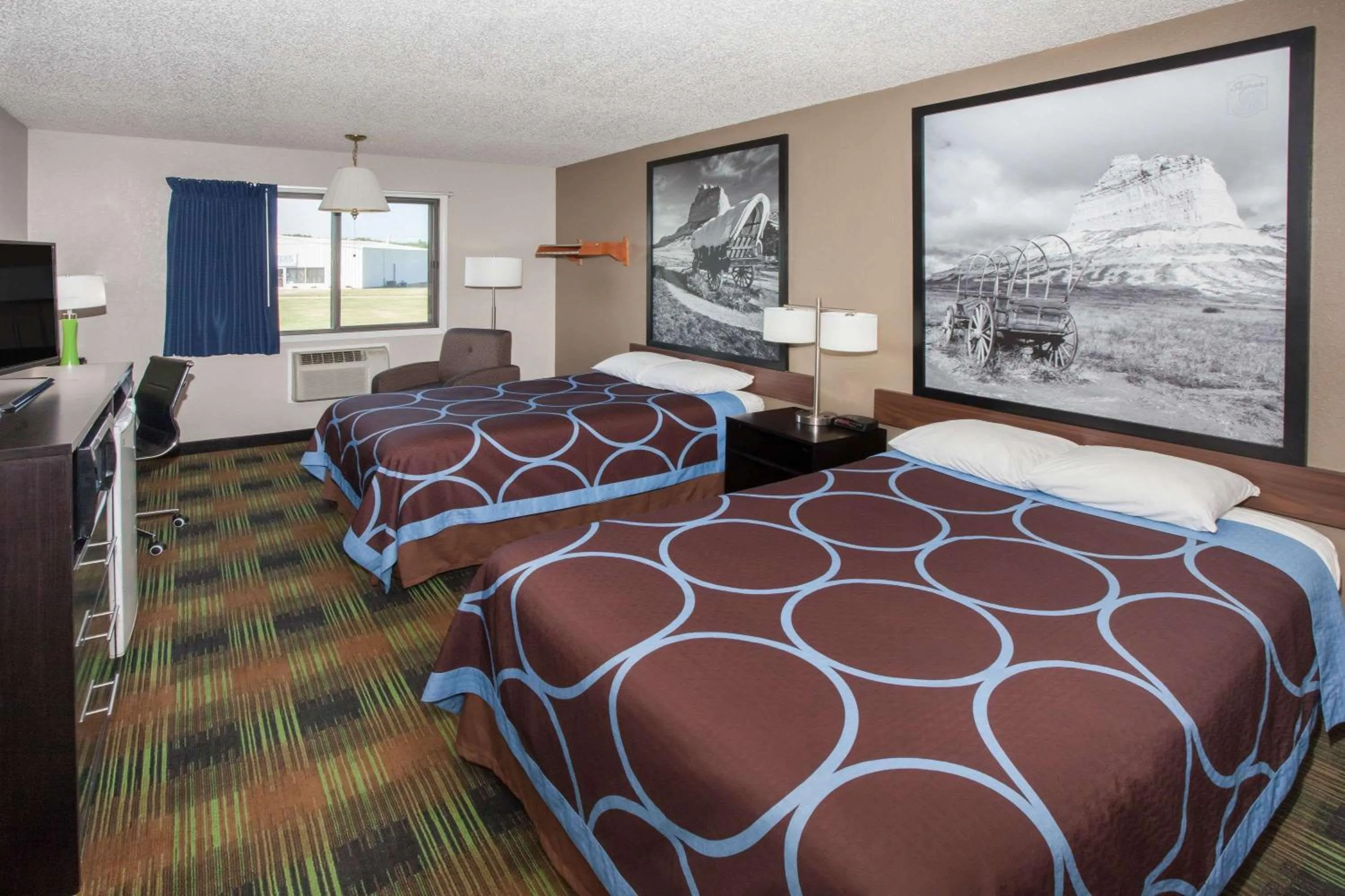 Photo of the whole room, Bed in Super 8 by Wyndham Keokuk