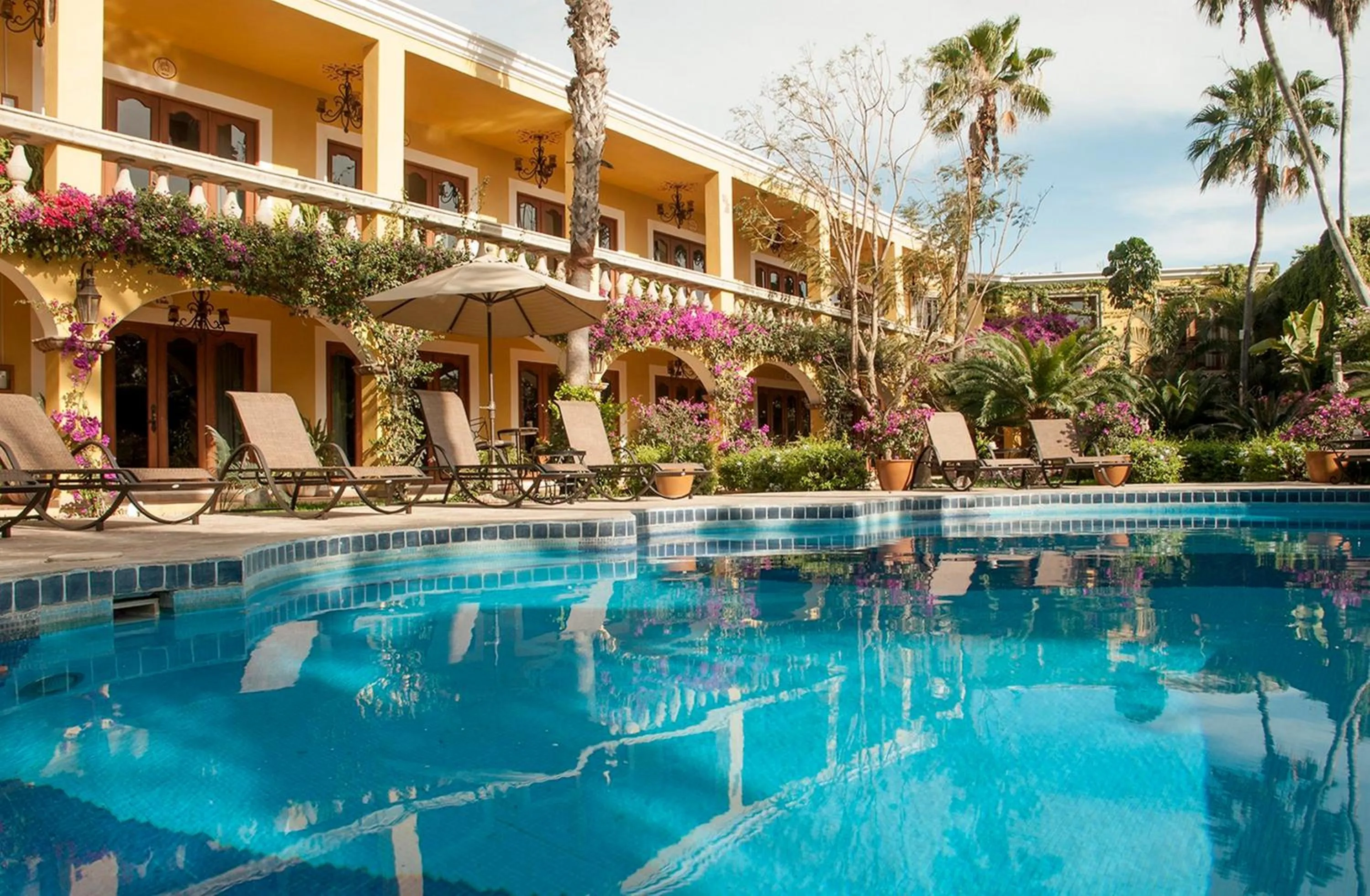 Swimming pool in El Encanto Inn & Suites