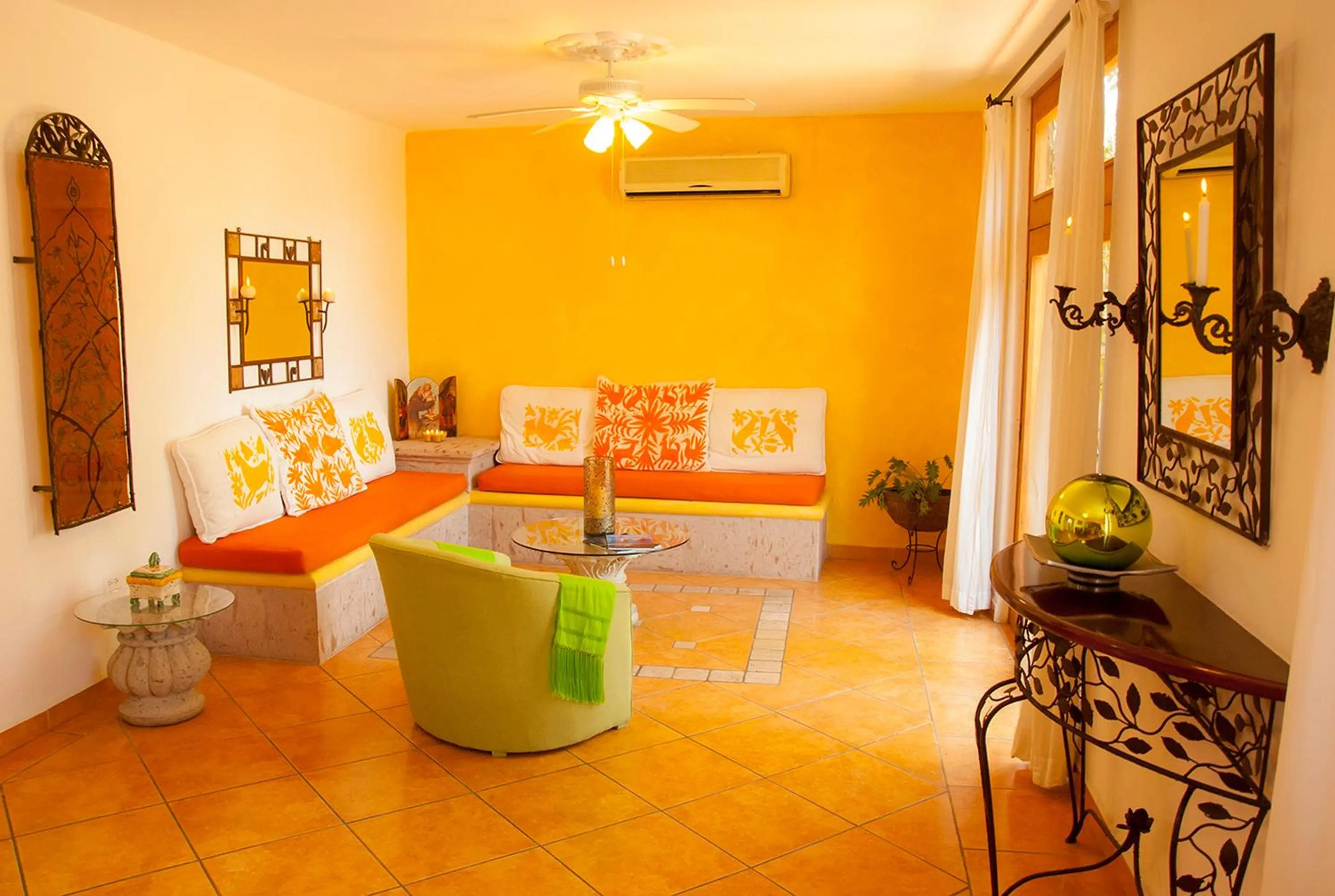 Living room in El Encanto Inn & Suites