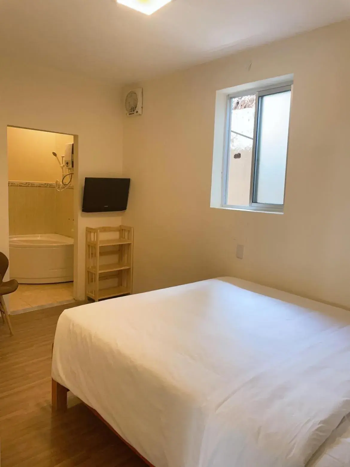 Standard Double Room with Fan in Hung Vuong Hotel Standard Double Room with Fan in Hung Vuong Hotel