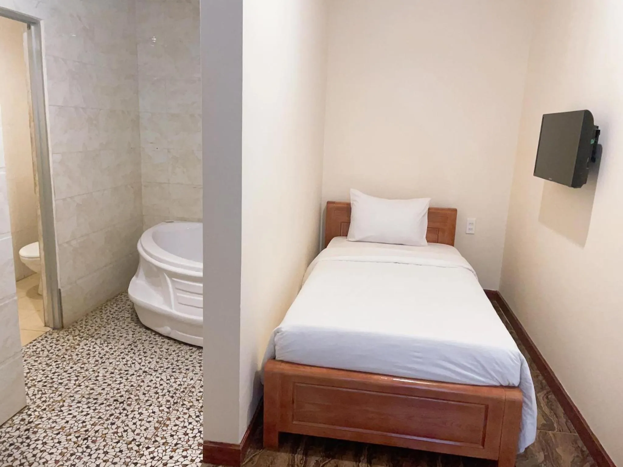 Bed in Hung Vuong Hotel