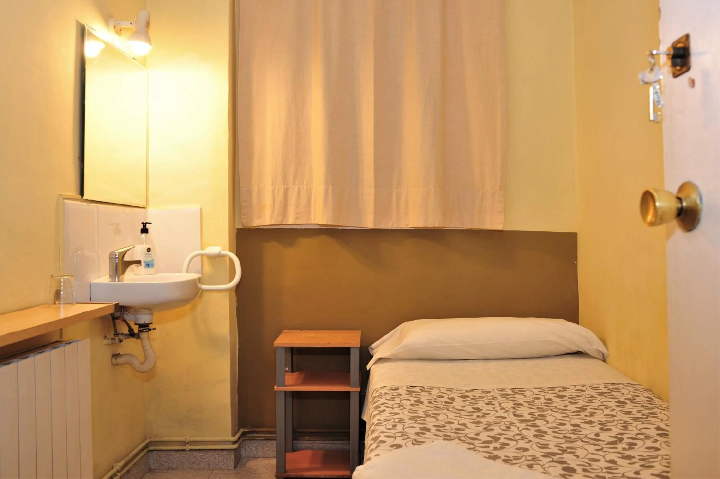 Bedroom, Bed in Hostal Bejar