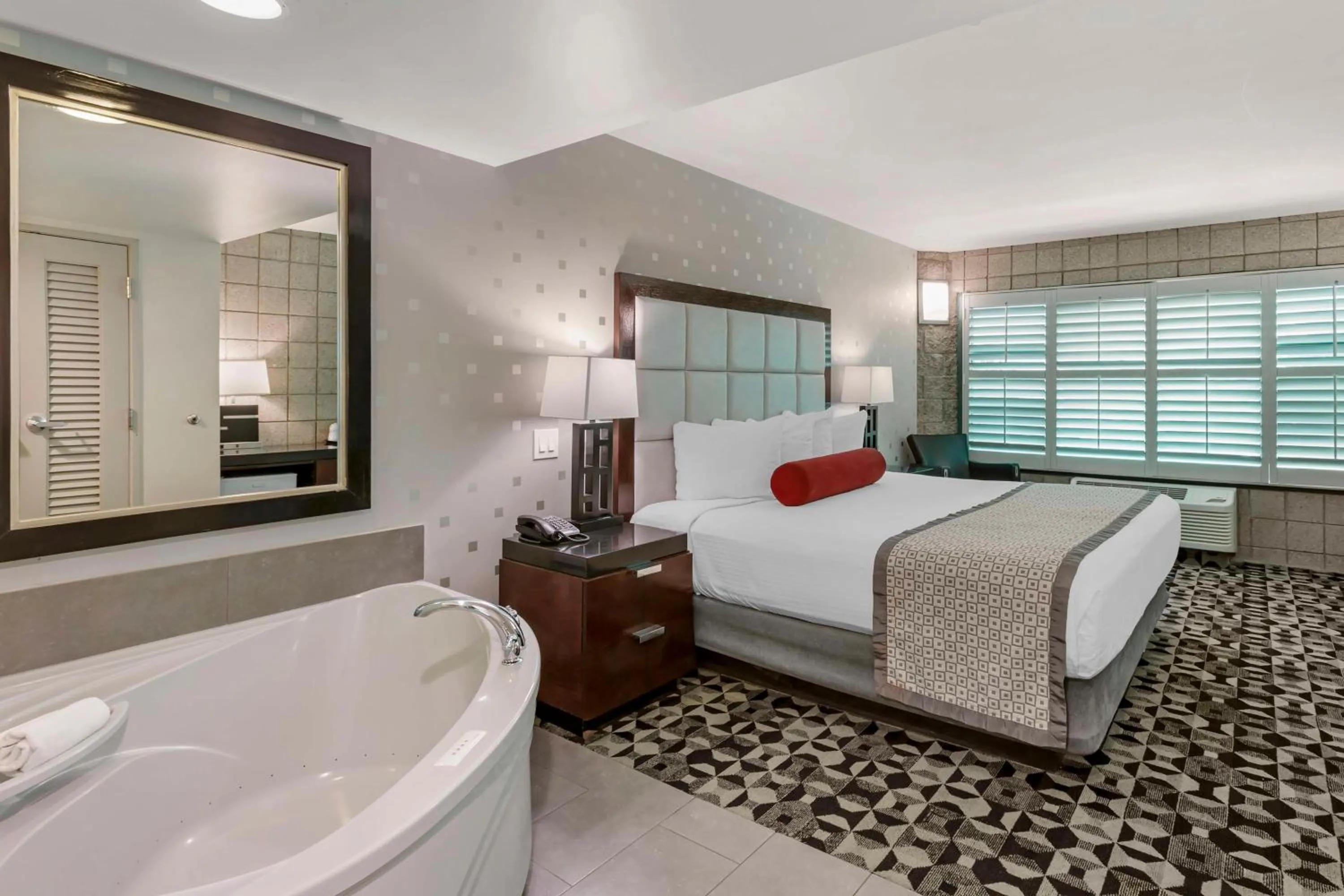 Bedroom, Bed in Best Western Plus Sundial