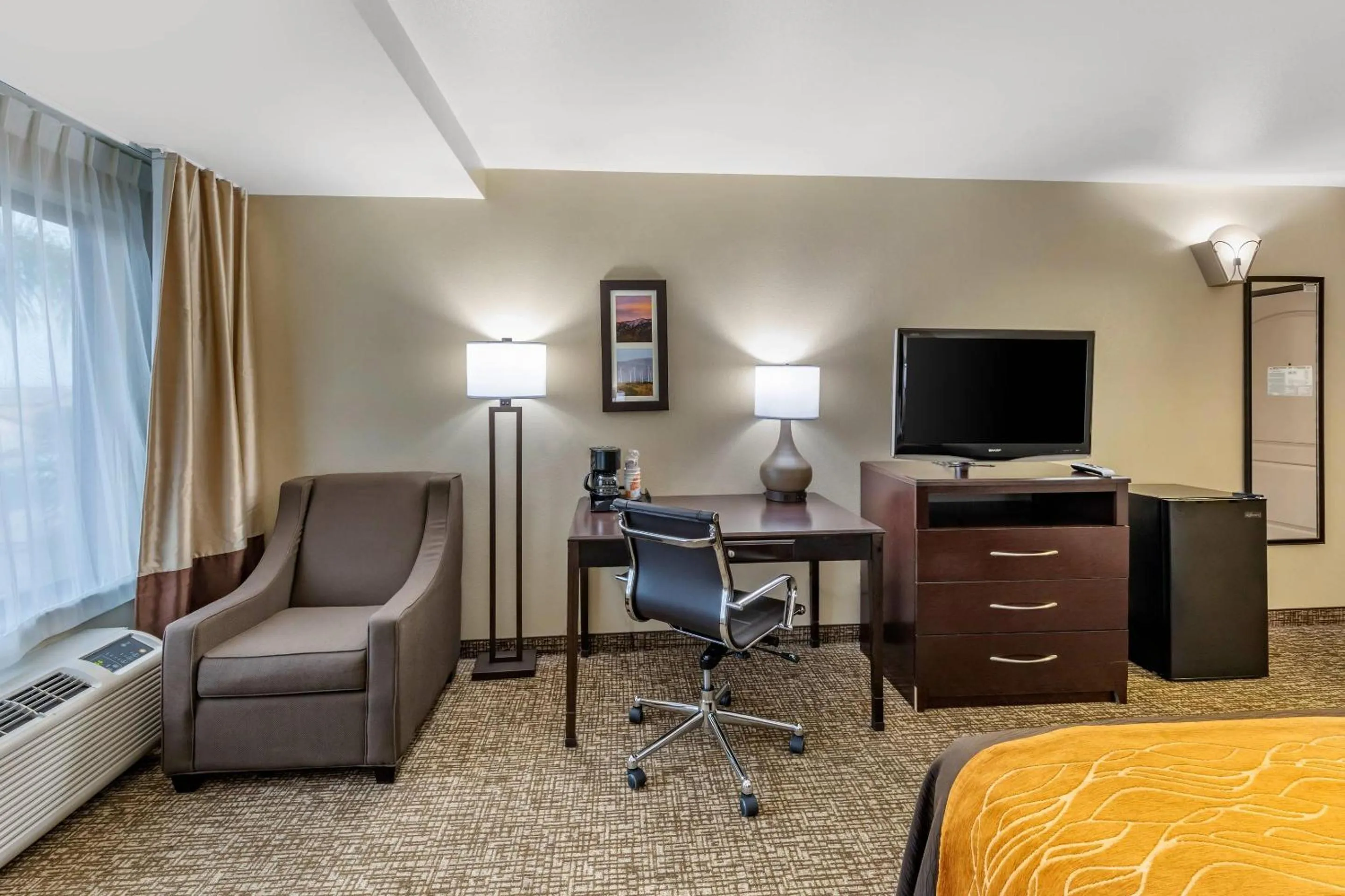 Bedroom, Bed in Comfort Inn & Suites Colton