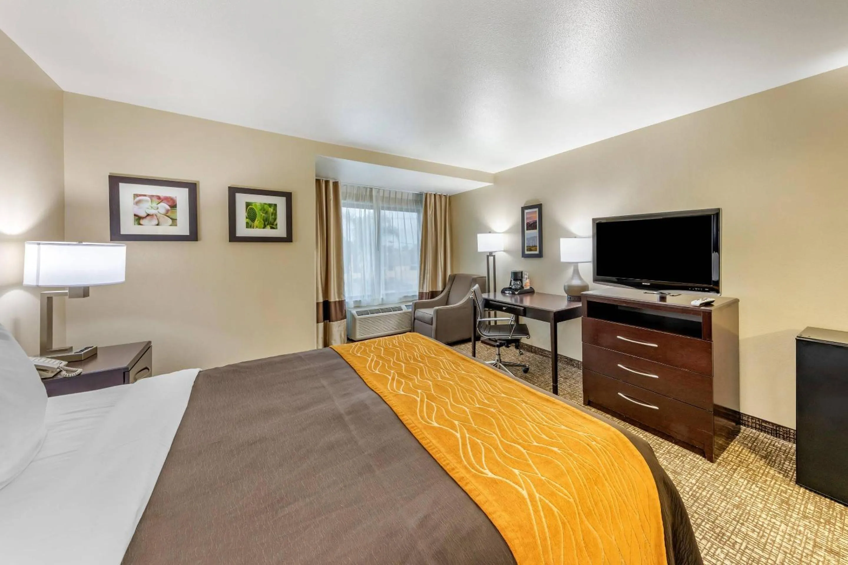 Bedroom, Bed in Comfort Inn & Suites Colton
