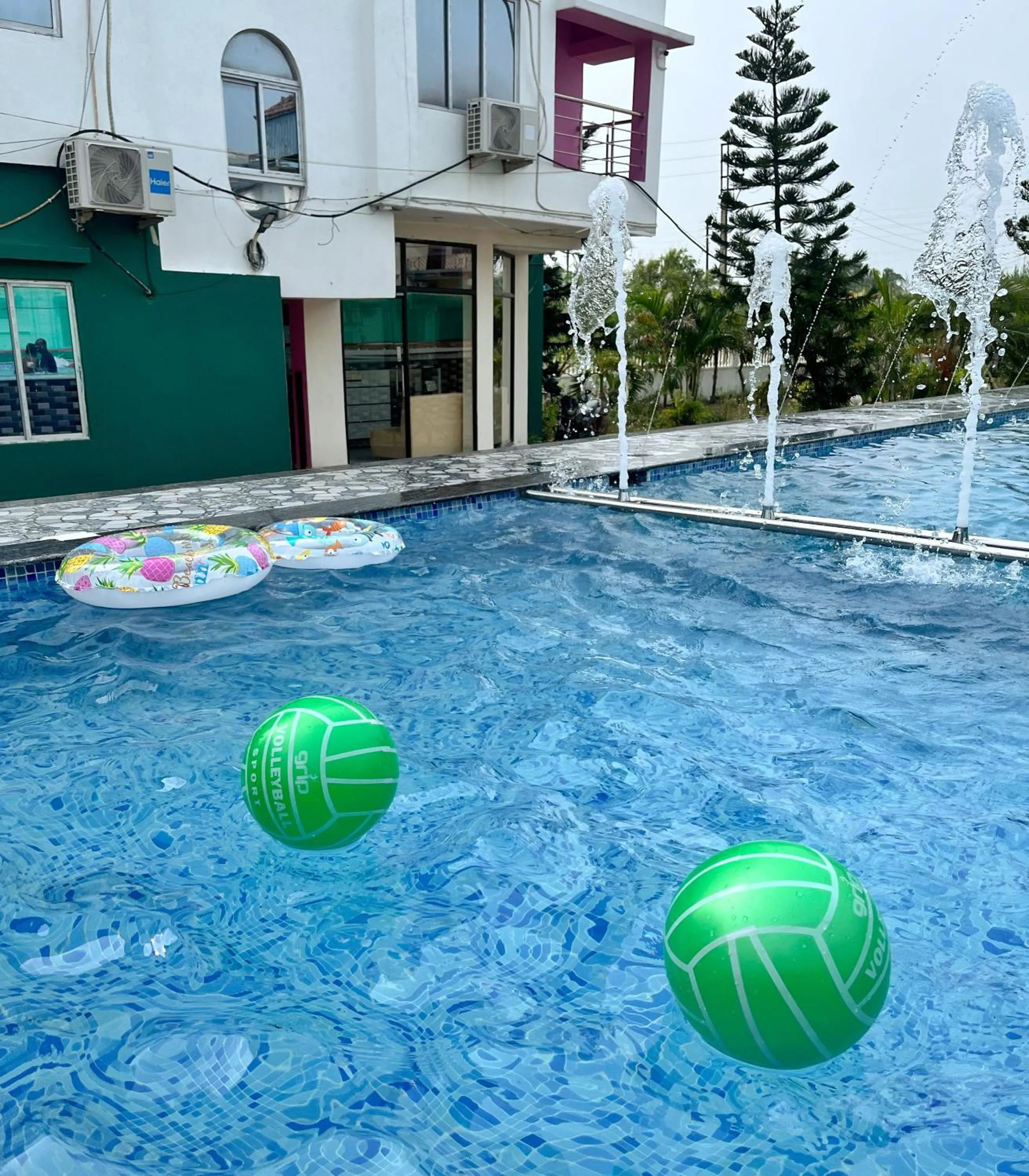 Swimming pool in Sunview Resort