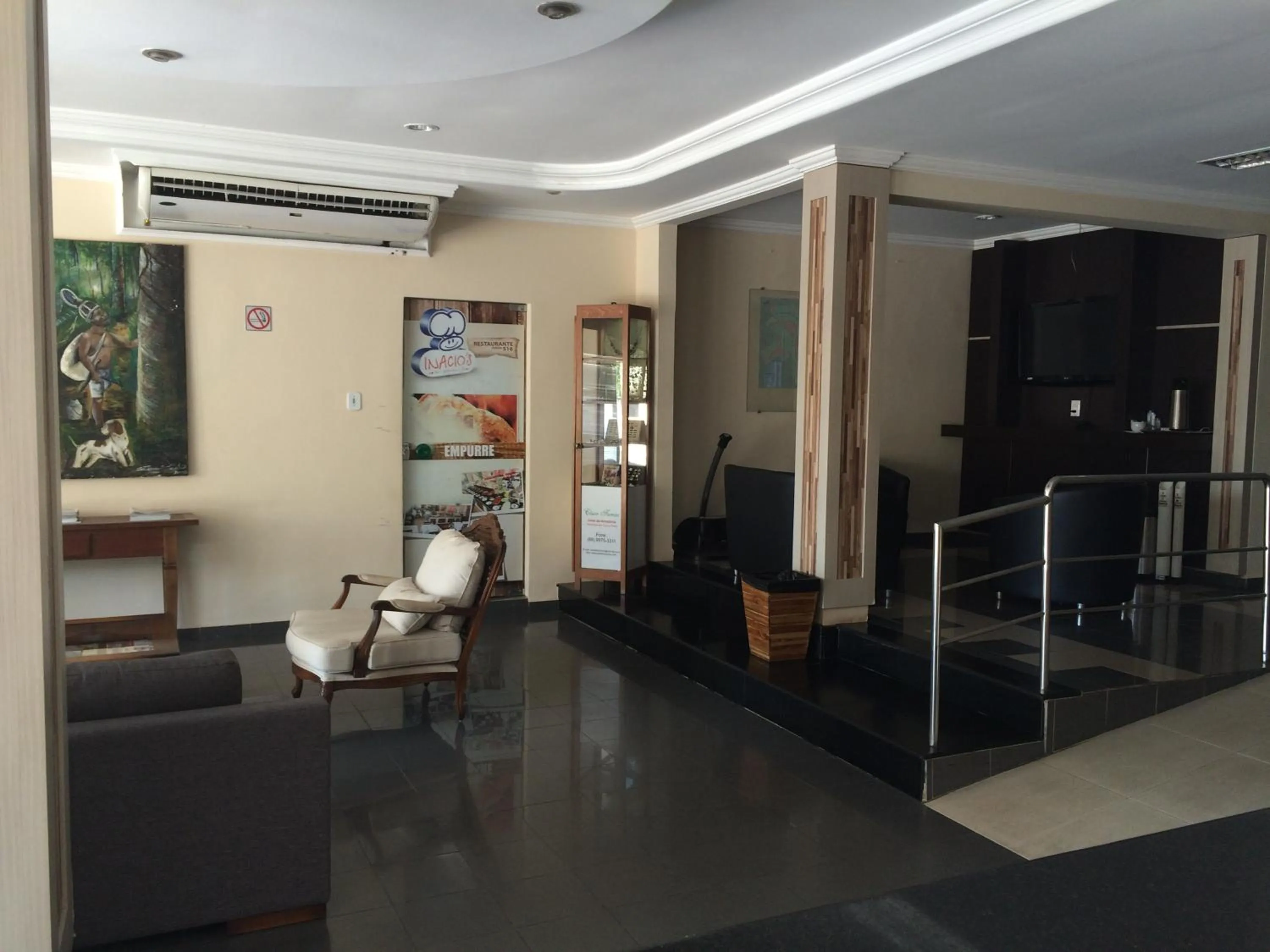 Communal lounge/ TV room in Inácio Palace Hotel