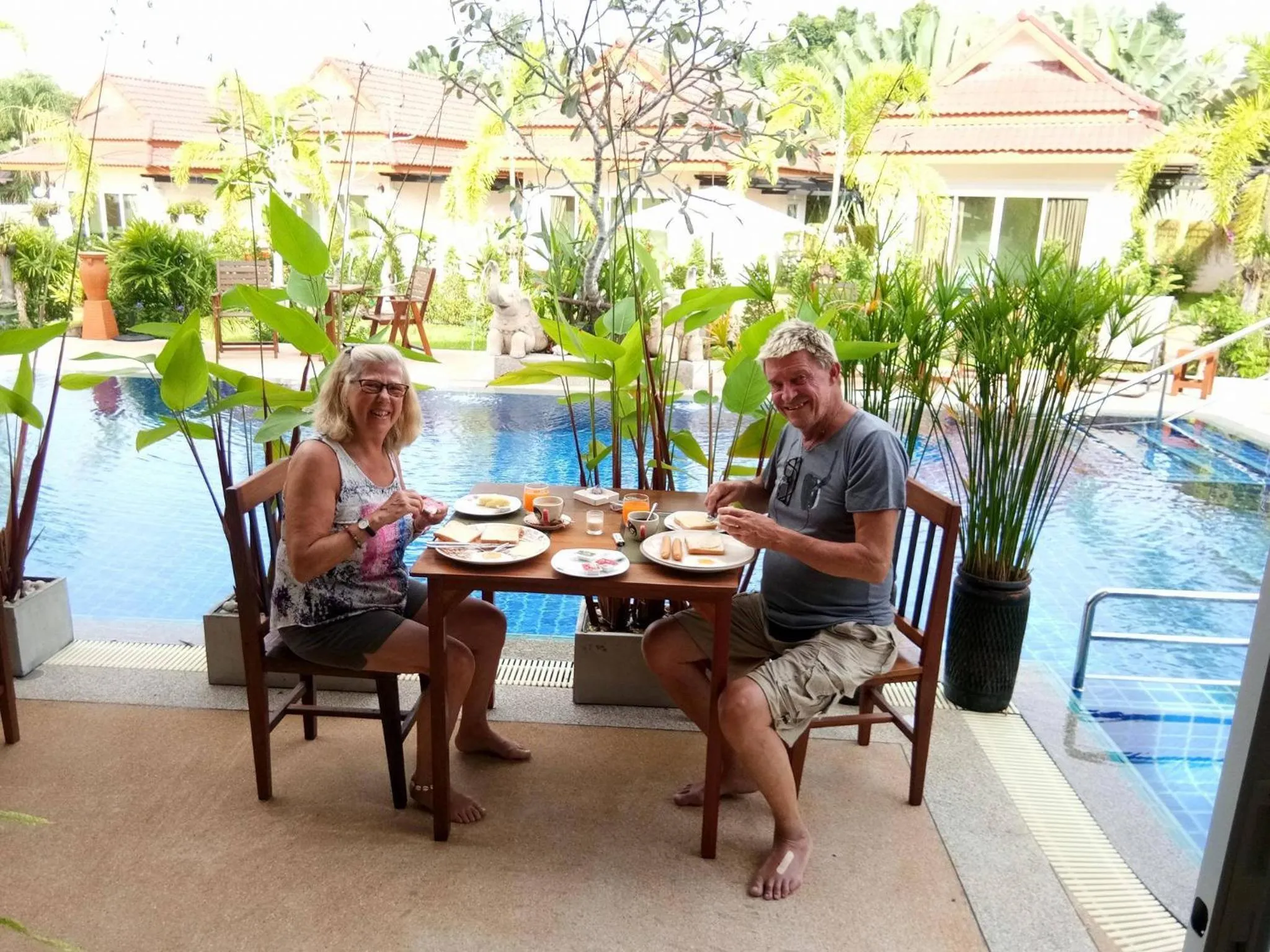 Swimming pool in Baan Sooksiri Bangsaray