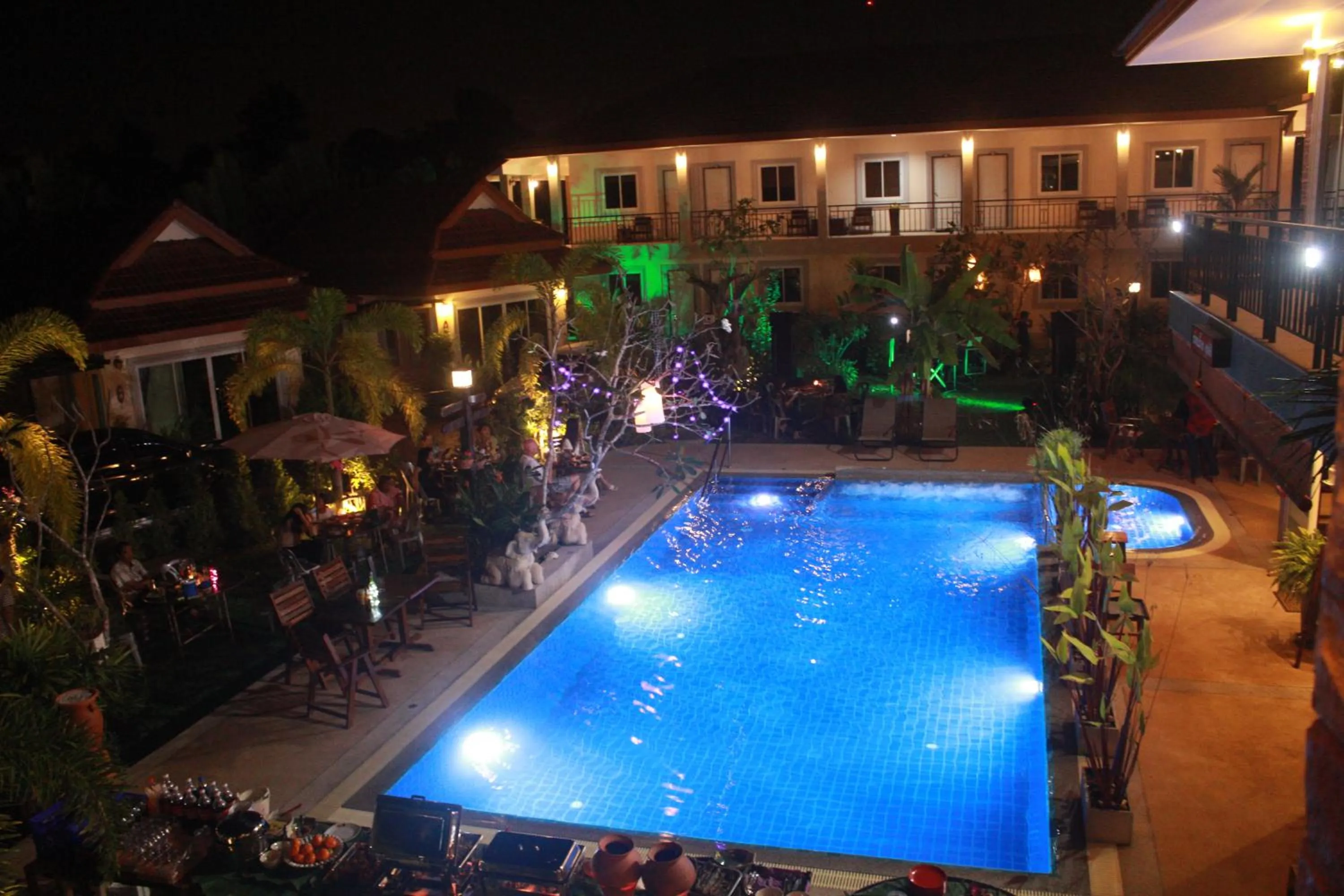 Swimming pool in Baan Sooksiri Bangsaray