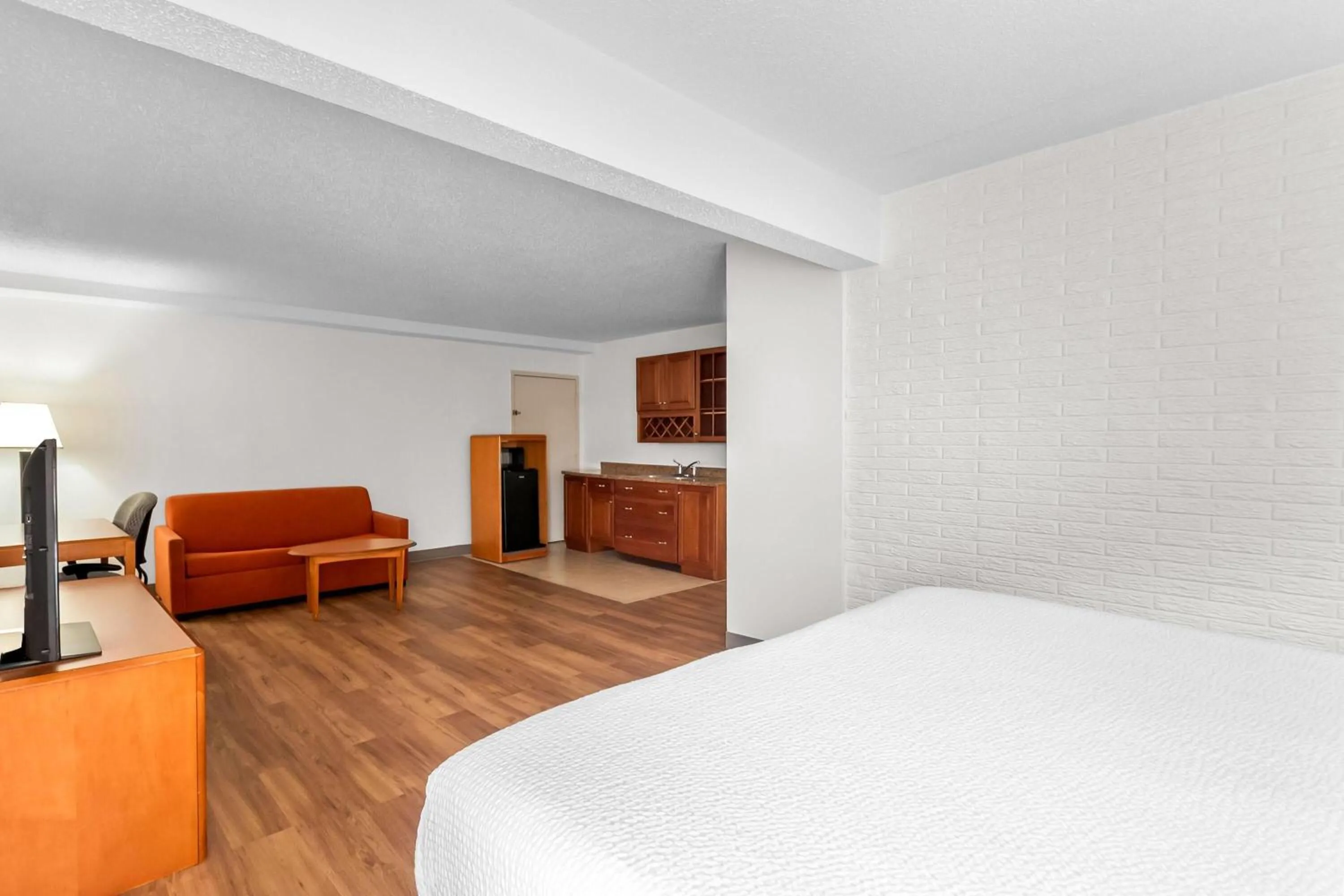 Photo of the whole room, Bed in Travelodge by Wyndham Winchester