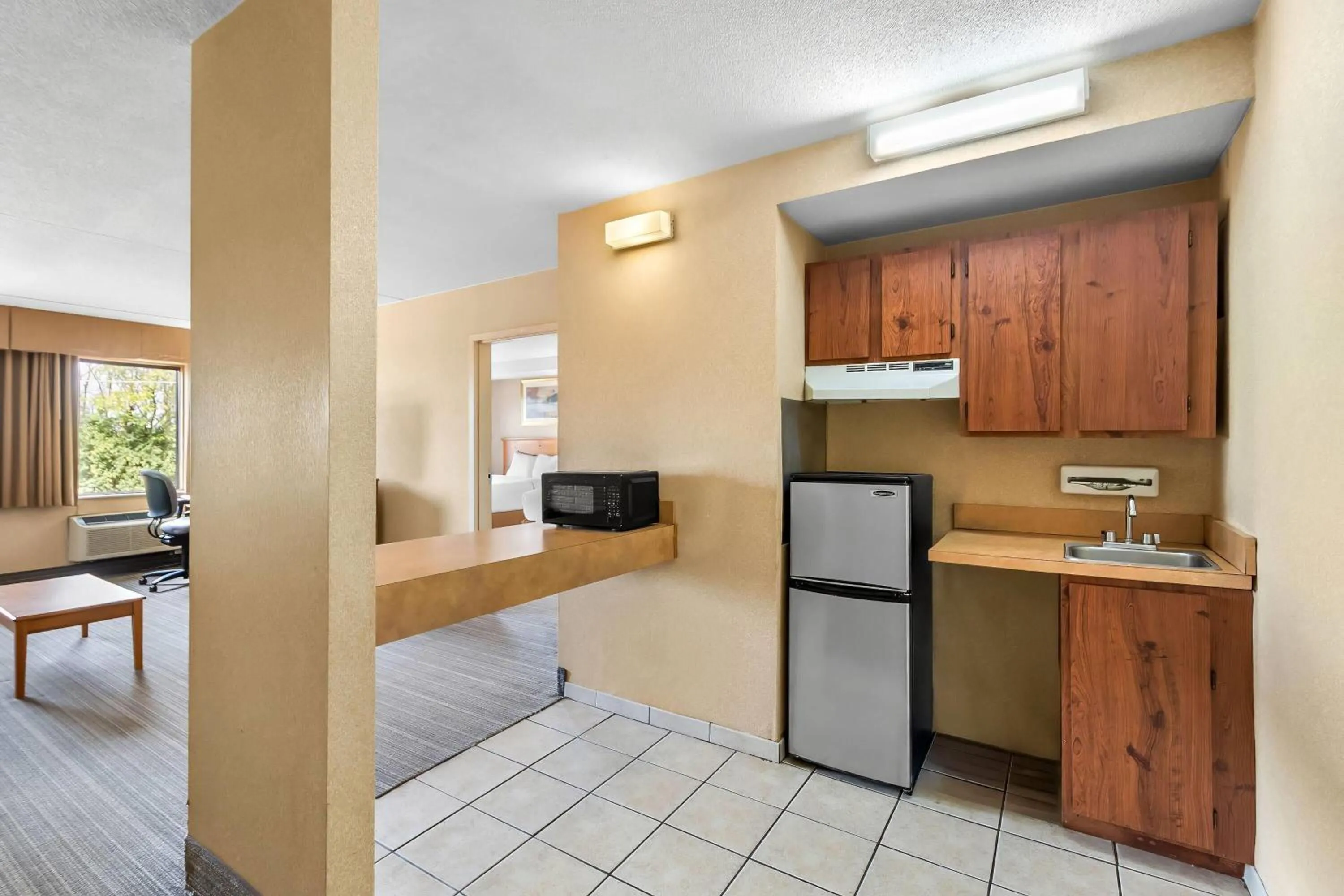 Kitchen or kitchenette in Travelodge by Wyndham Winchester