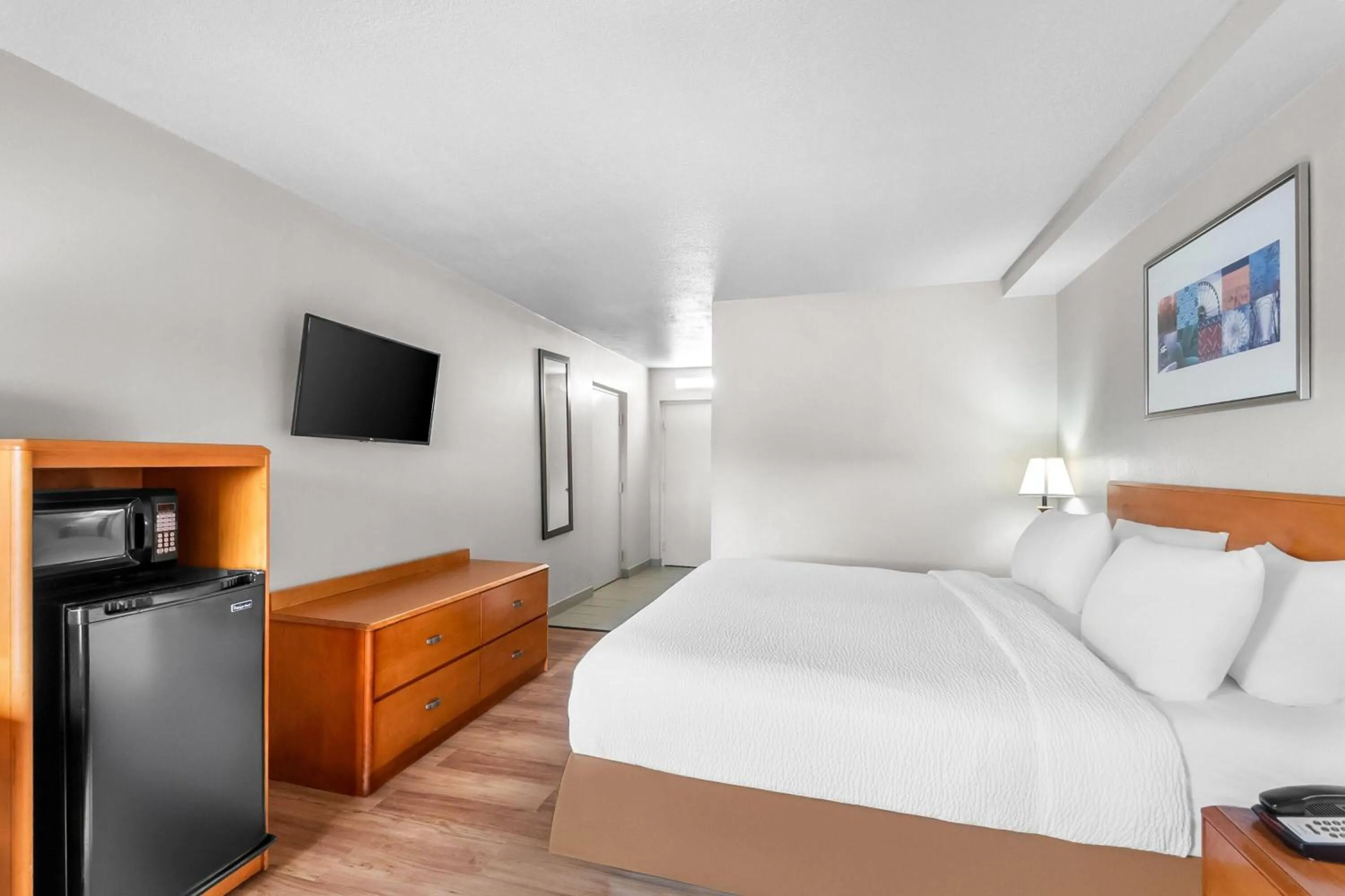 Bed in Travelodge by Wyndham Winchester