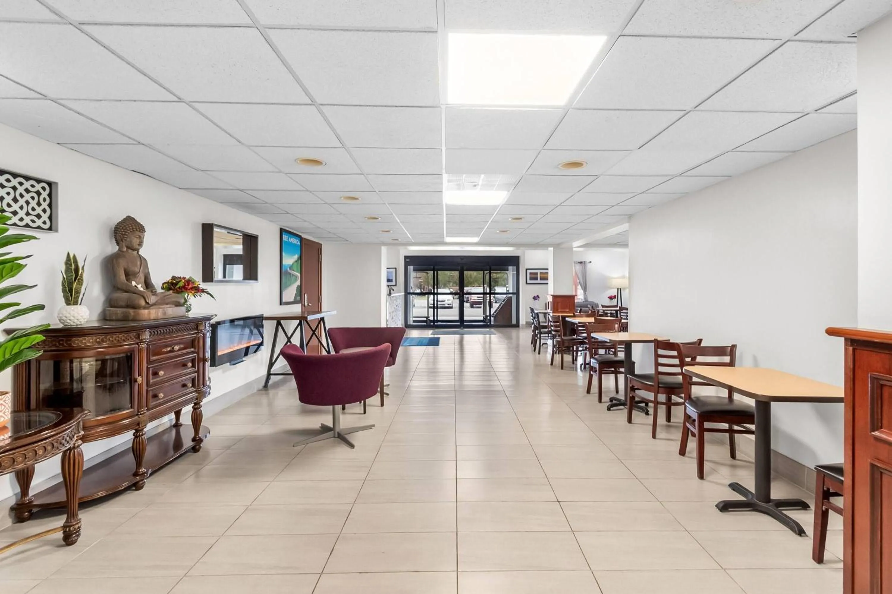 Lobby or reception in Travelodge by Wyndham Winchester