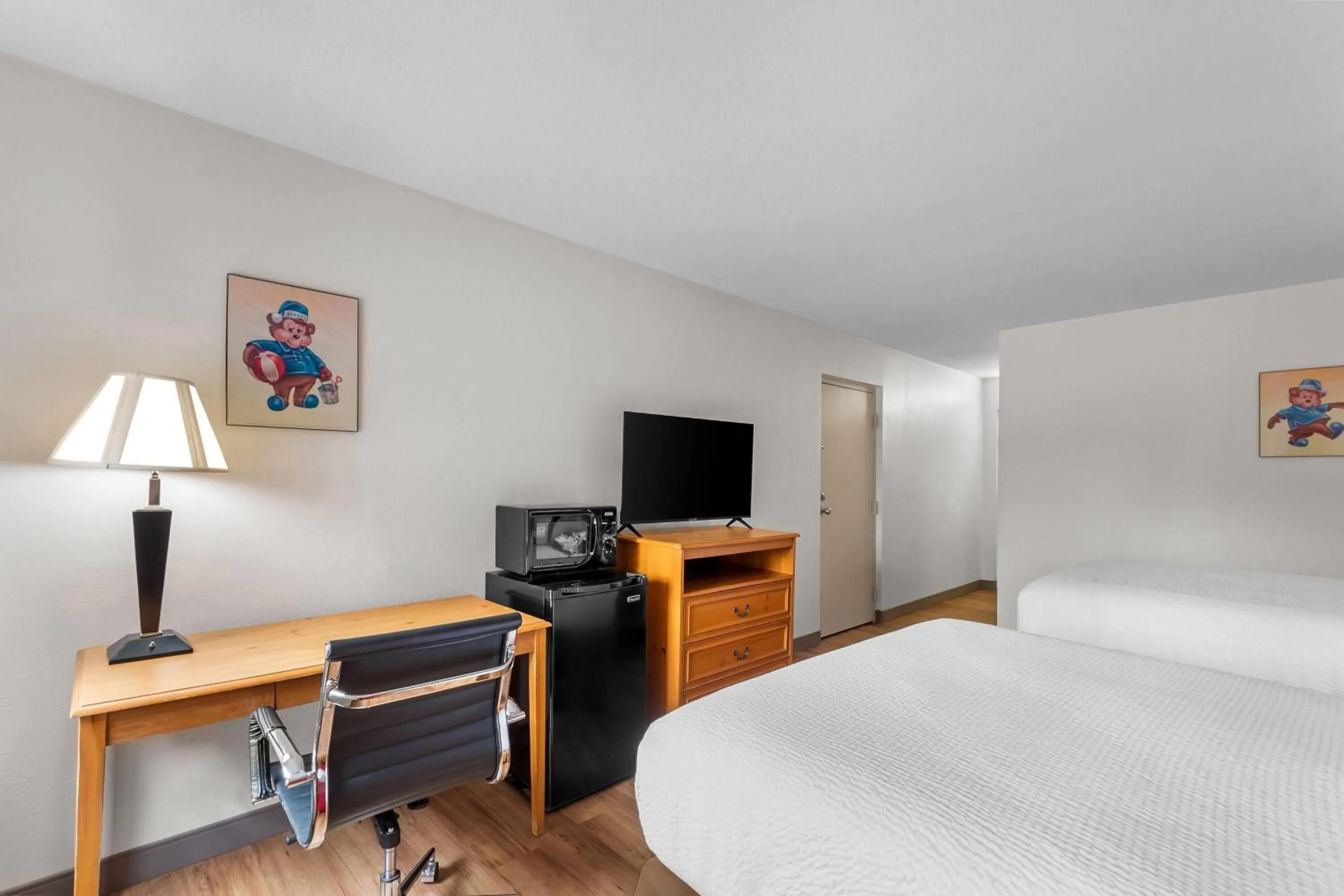 Bed in Travelodge by Wyndham Winchester