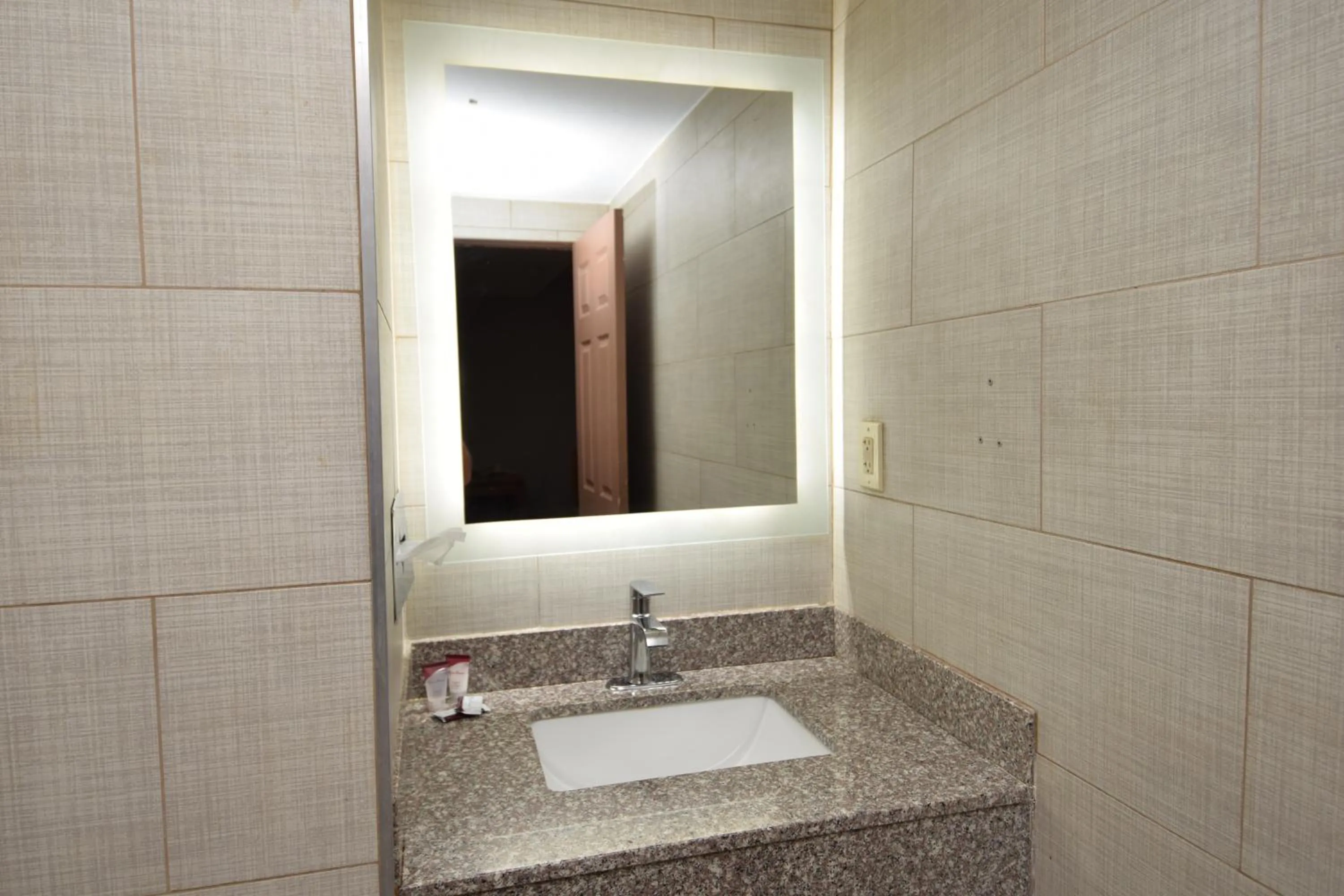 Bathroom in University Manor Inn