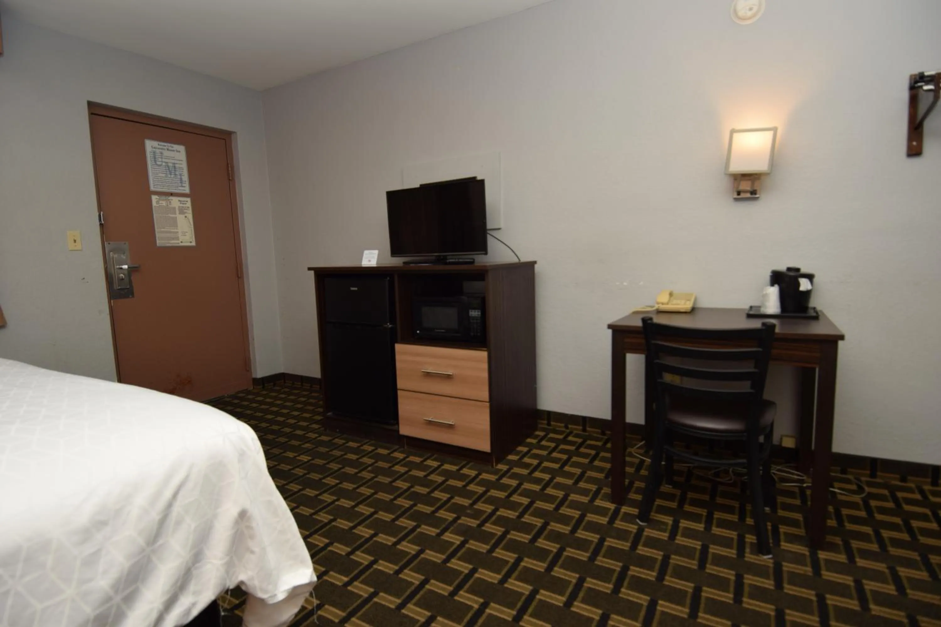 TV and multimedia, Bed in University Manor Inn