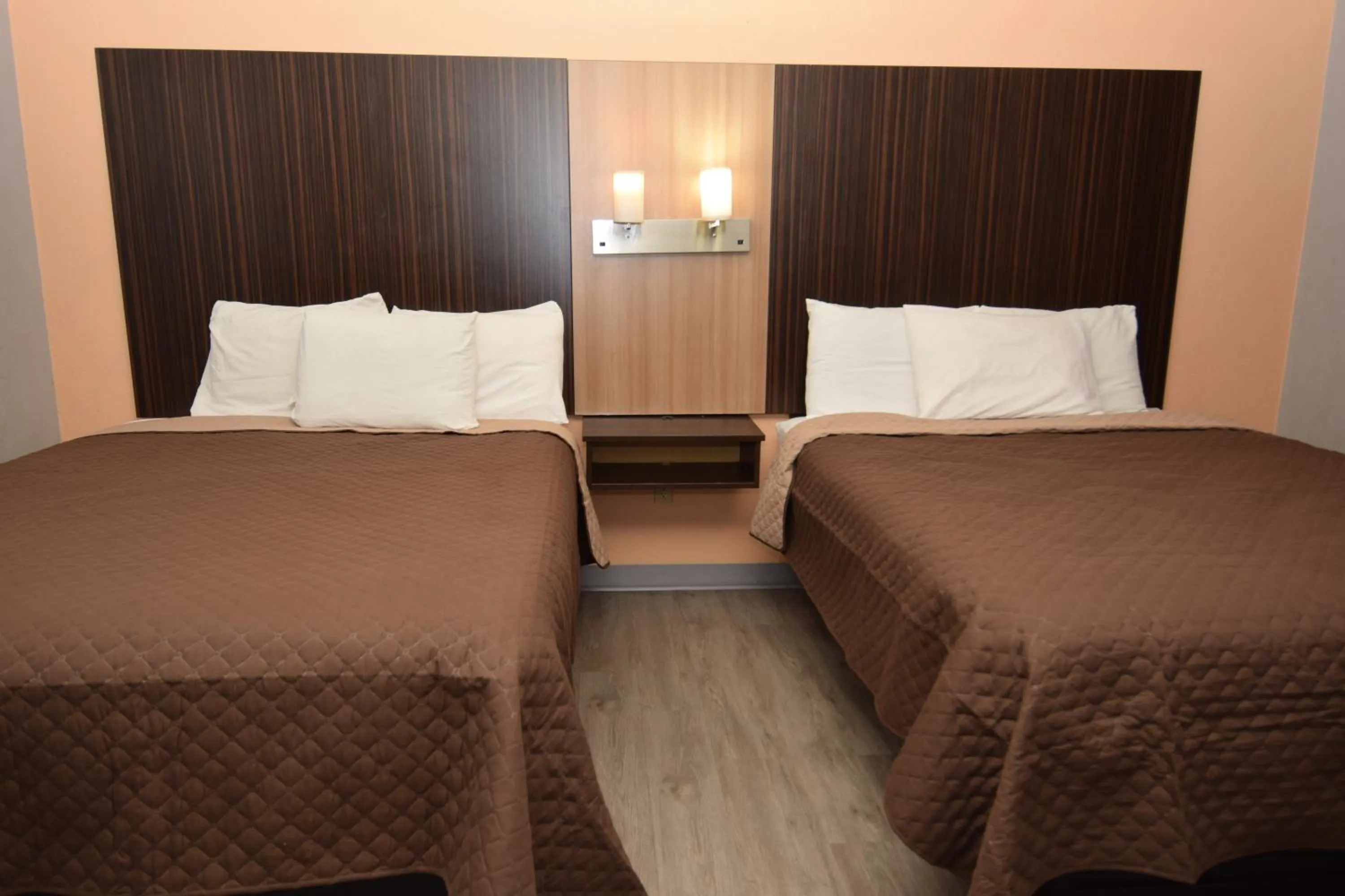 Bed in University Manor Inn