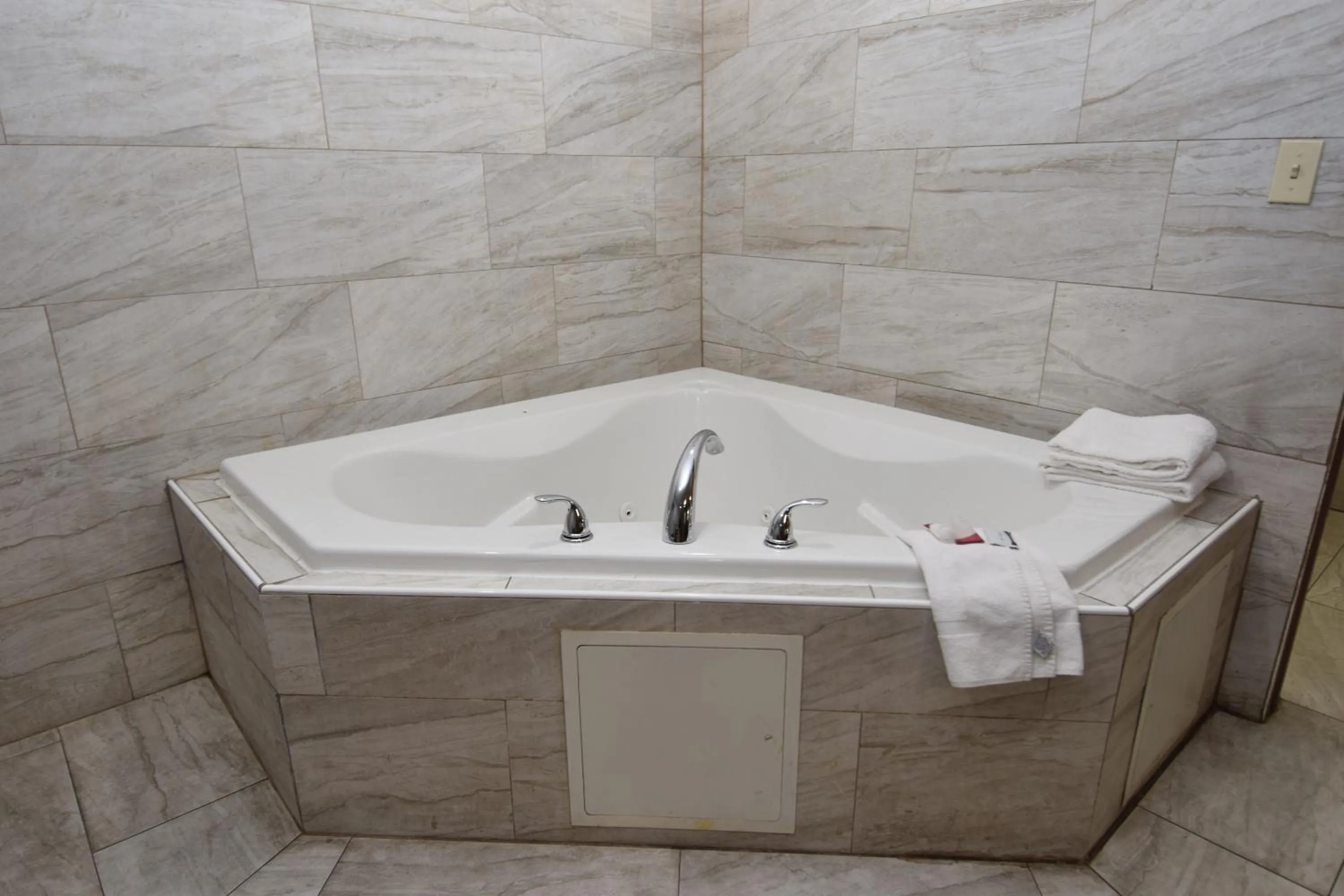 Bath in University Manor Inn