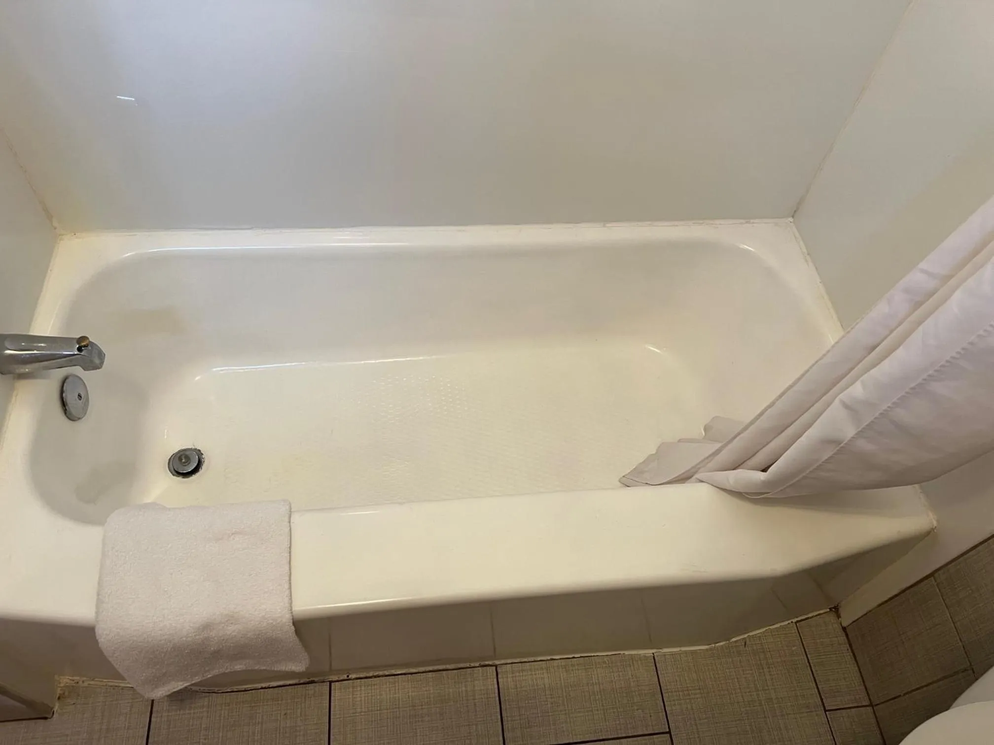 Bath in University Manor Inn