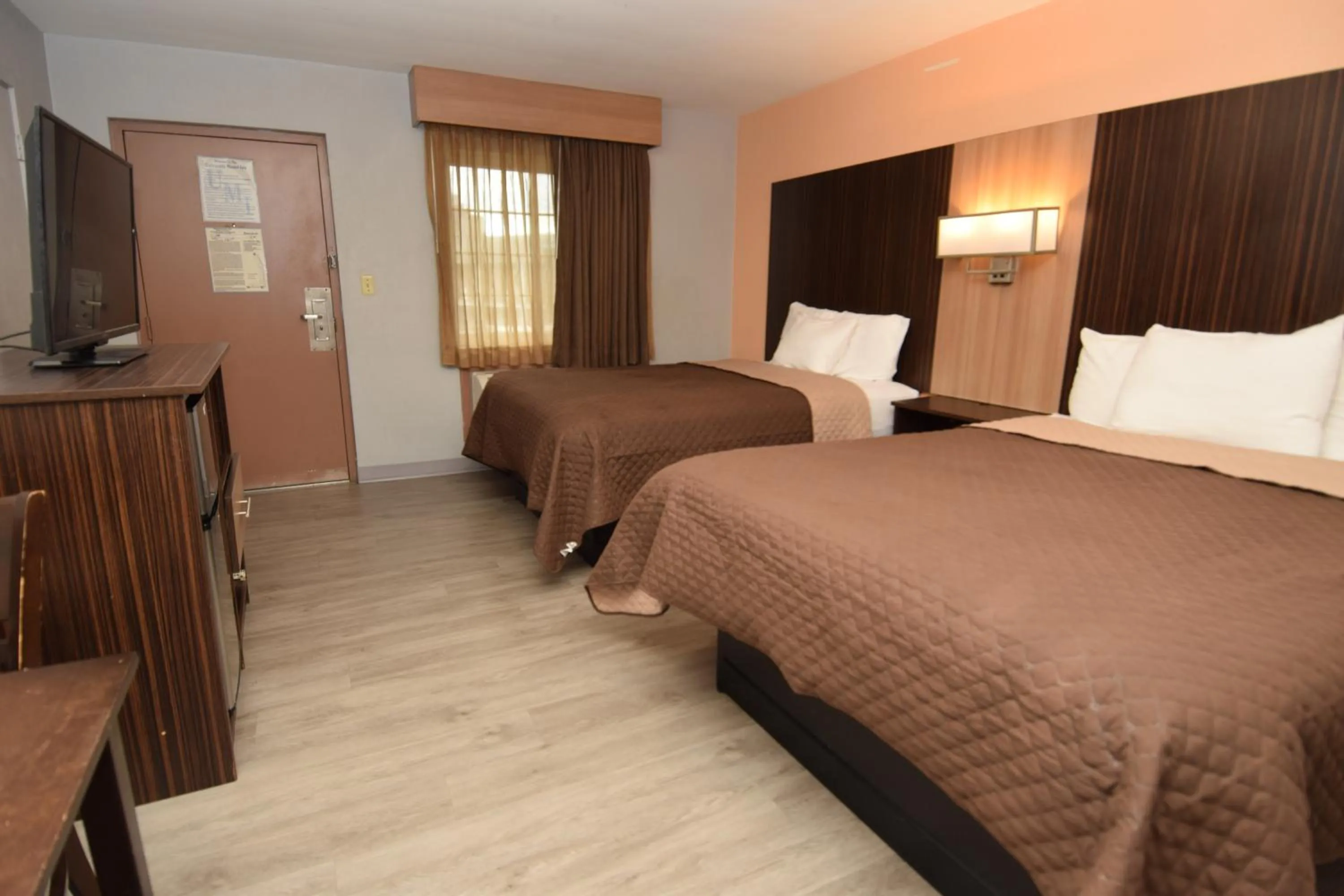 Bed in University Manor Inn