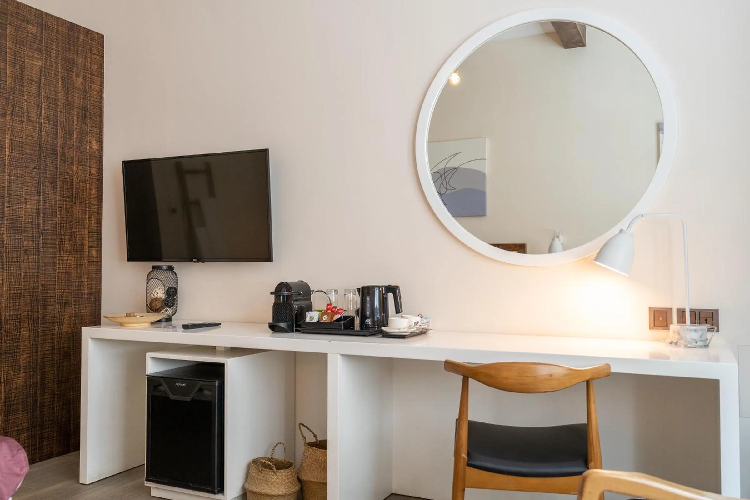 TV and multimedia in Beach Walk Boutique Jumeirah