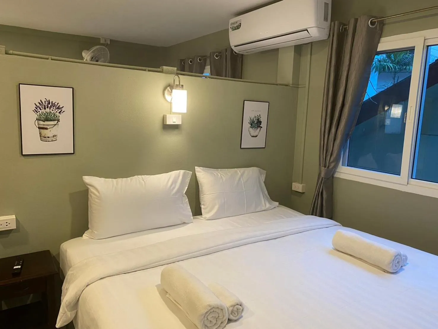 Photo of the whole room, Bed in Kata Leaf Resort Phuket -