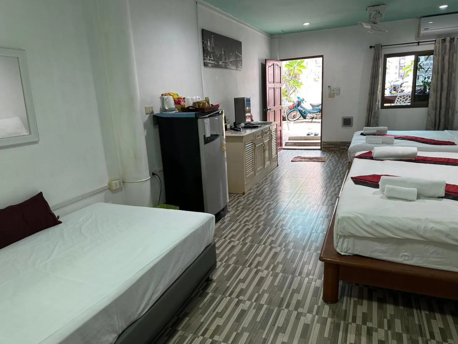 Photo of the whole room, Bed in Kata Leaf Resort Phuket -