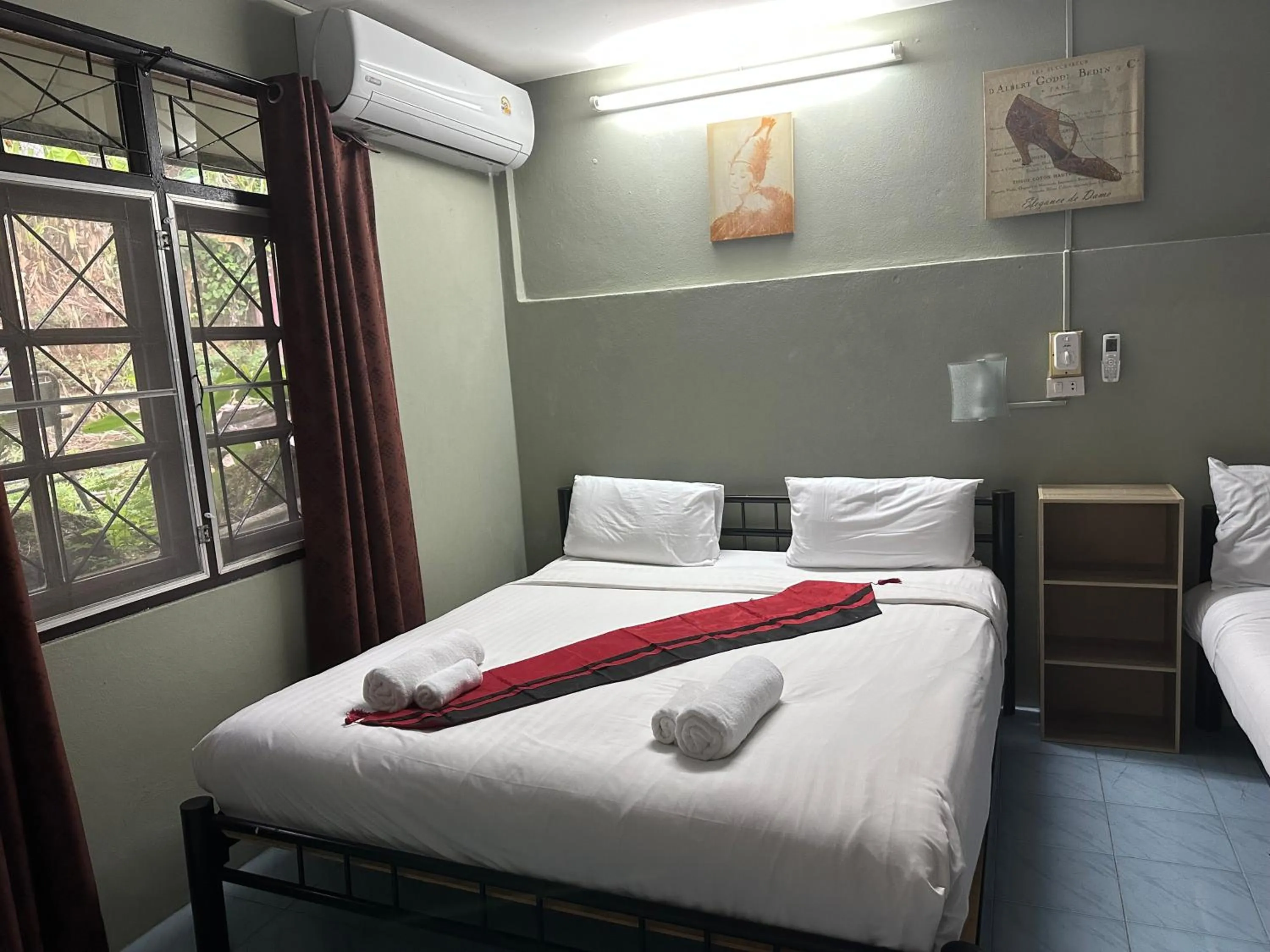 Bedroom, Bed in Kata Leaf Resort Phuket -