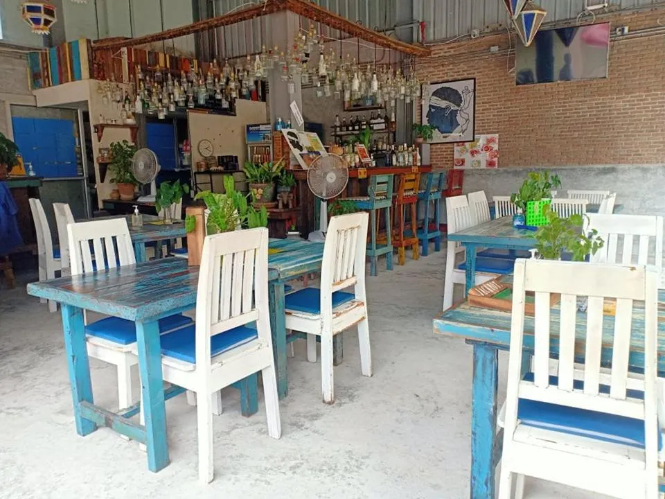 Restaurant/places to eat in Kata Leaf Resort Phuket -