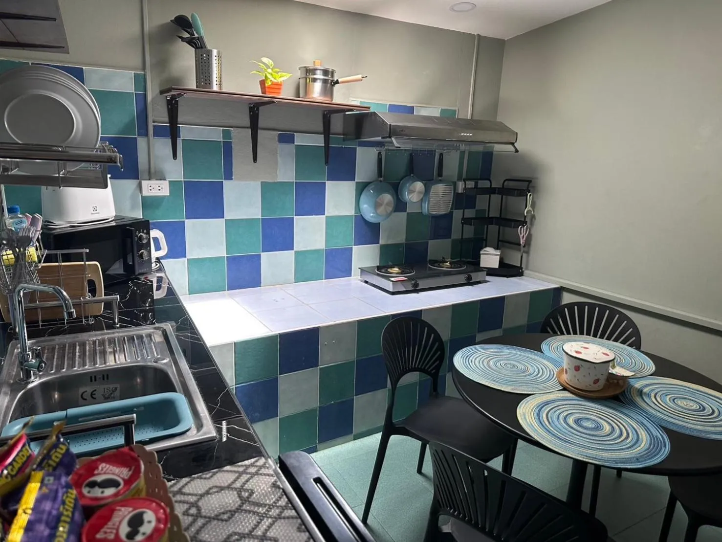 Kitchen or kitchenette in Kata Leaf Resort Phuket -