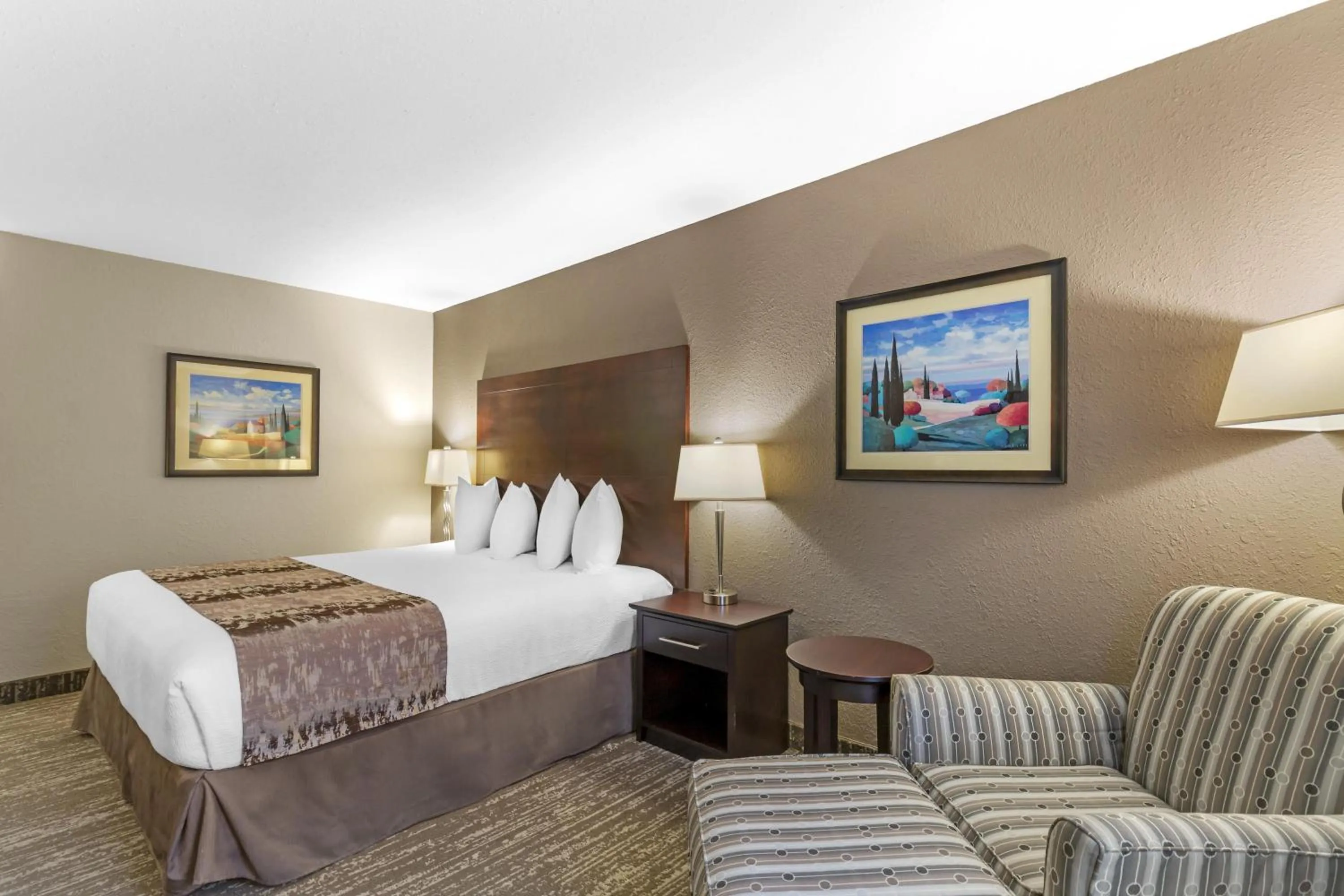 Bedroom, Bed in Best Western Plus Pembina Inn & Suites