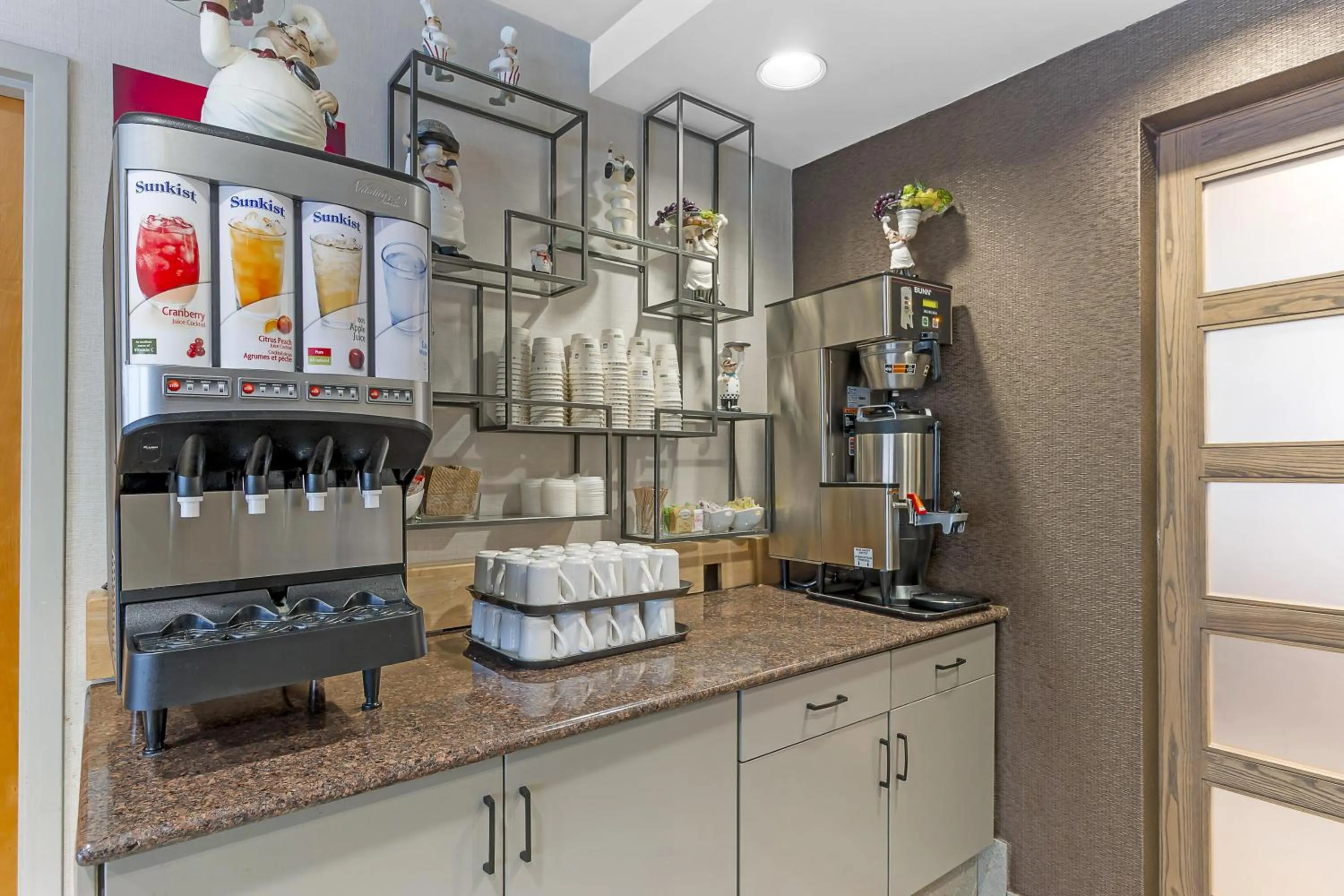 Breakfast in Best Western Plus Pembina Inn & Suites