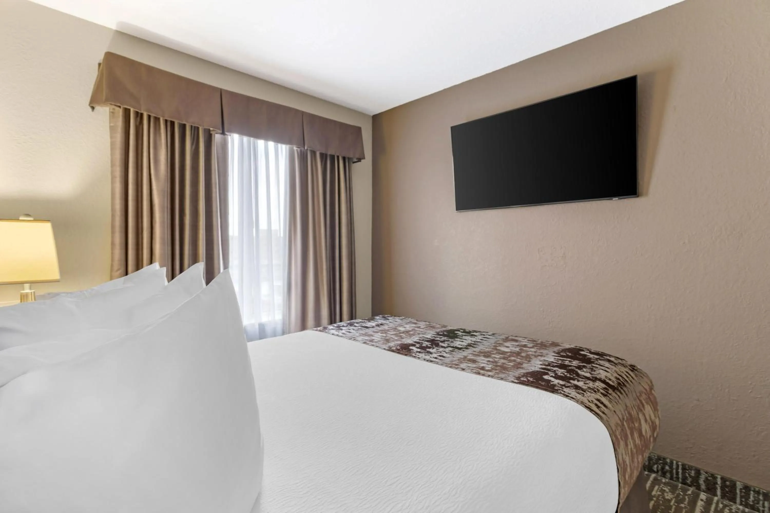 Photo of the whole room, Bed in Best Western Plus Pembina Inn & Suites