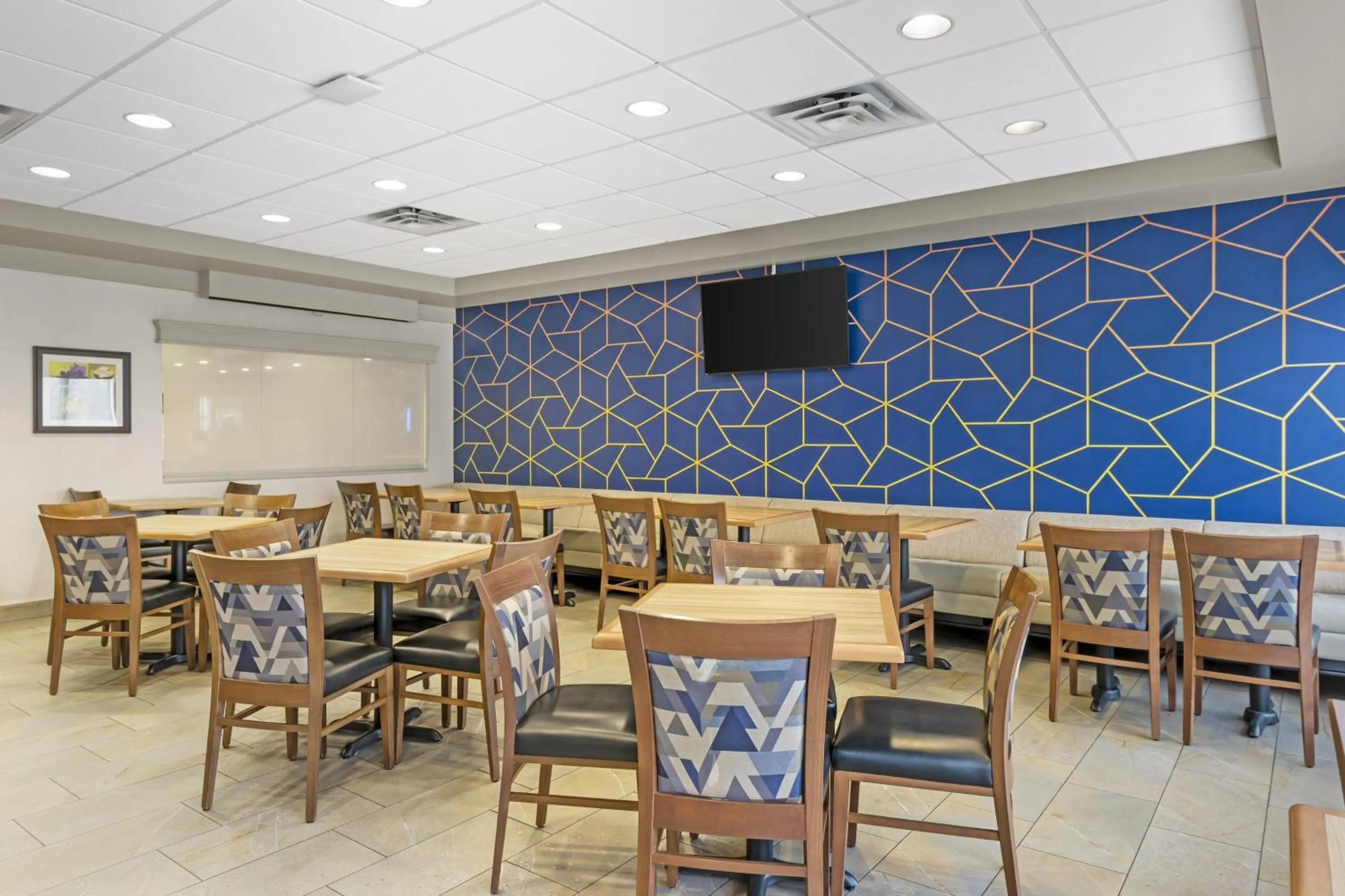 Breakfast in Best Western Plus Pembina Inn & Suites