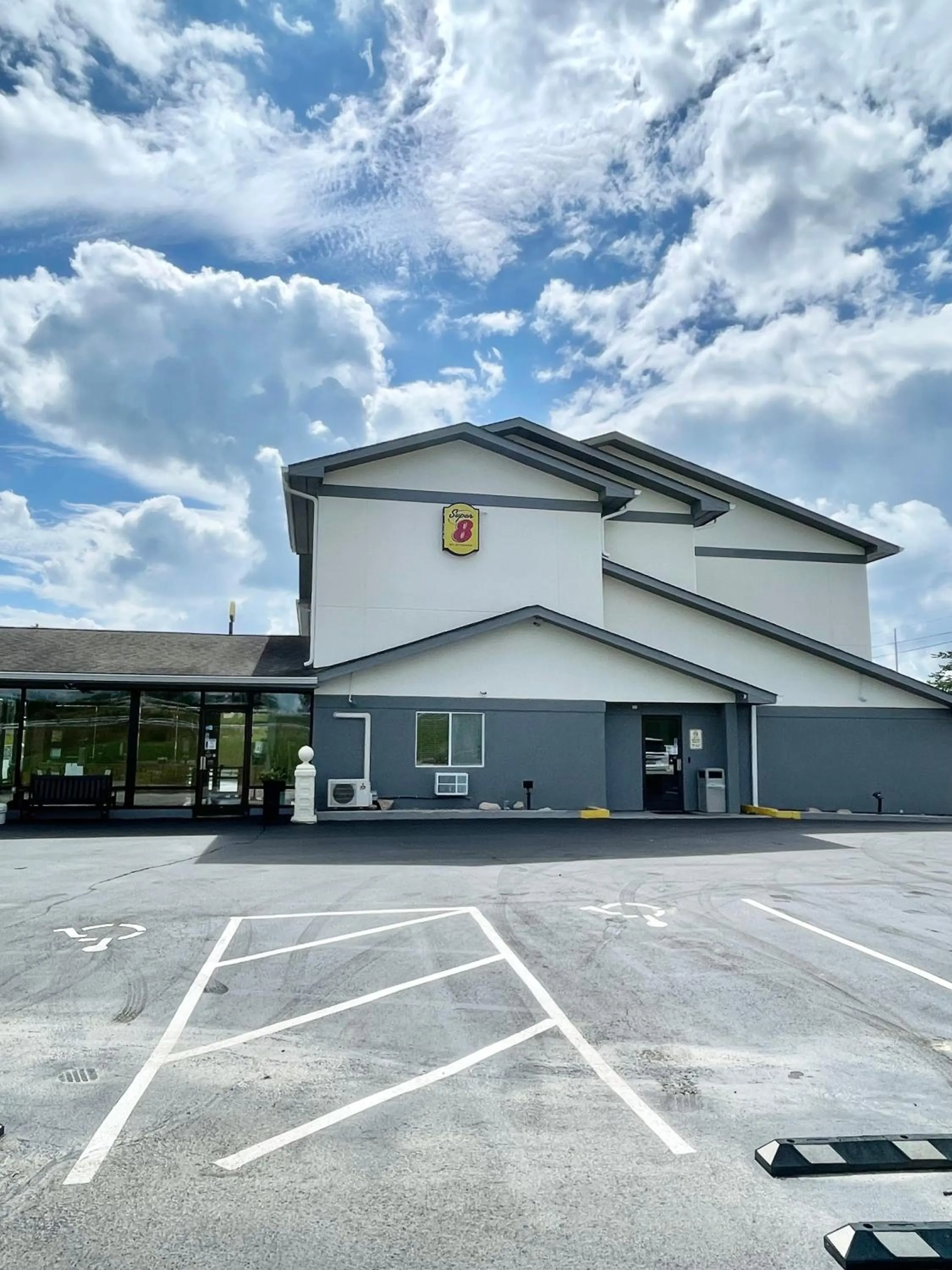 Super 8 by Wyndham Corbin KY