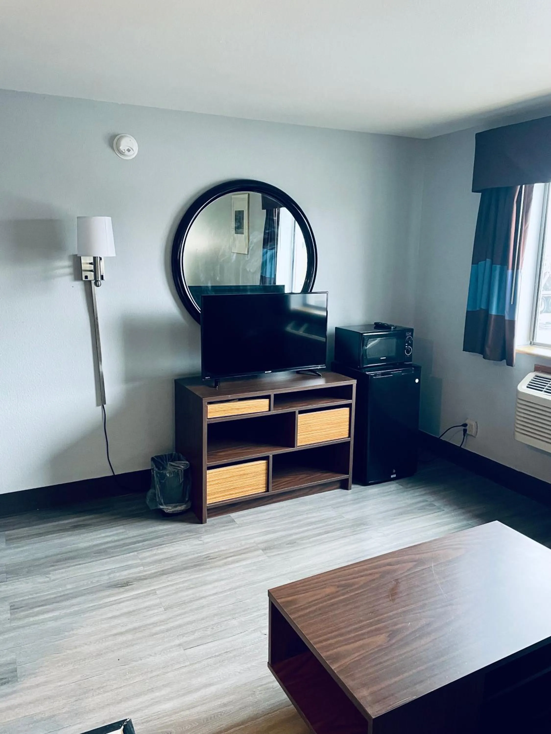 TV and multimedia in Super 8 by Wyndham Corbin KY